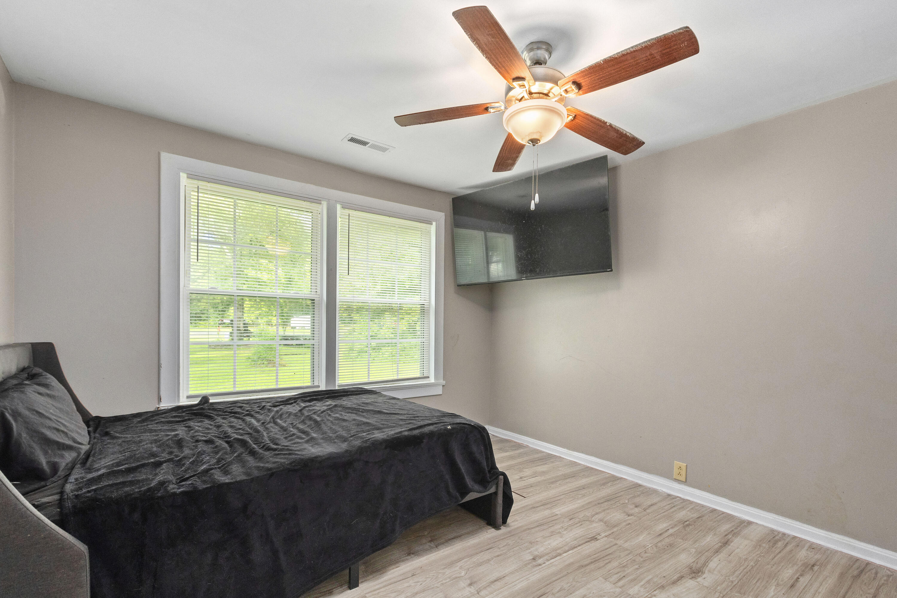 245 Lake Drive, Summerville