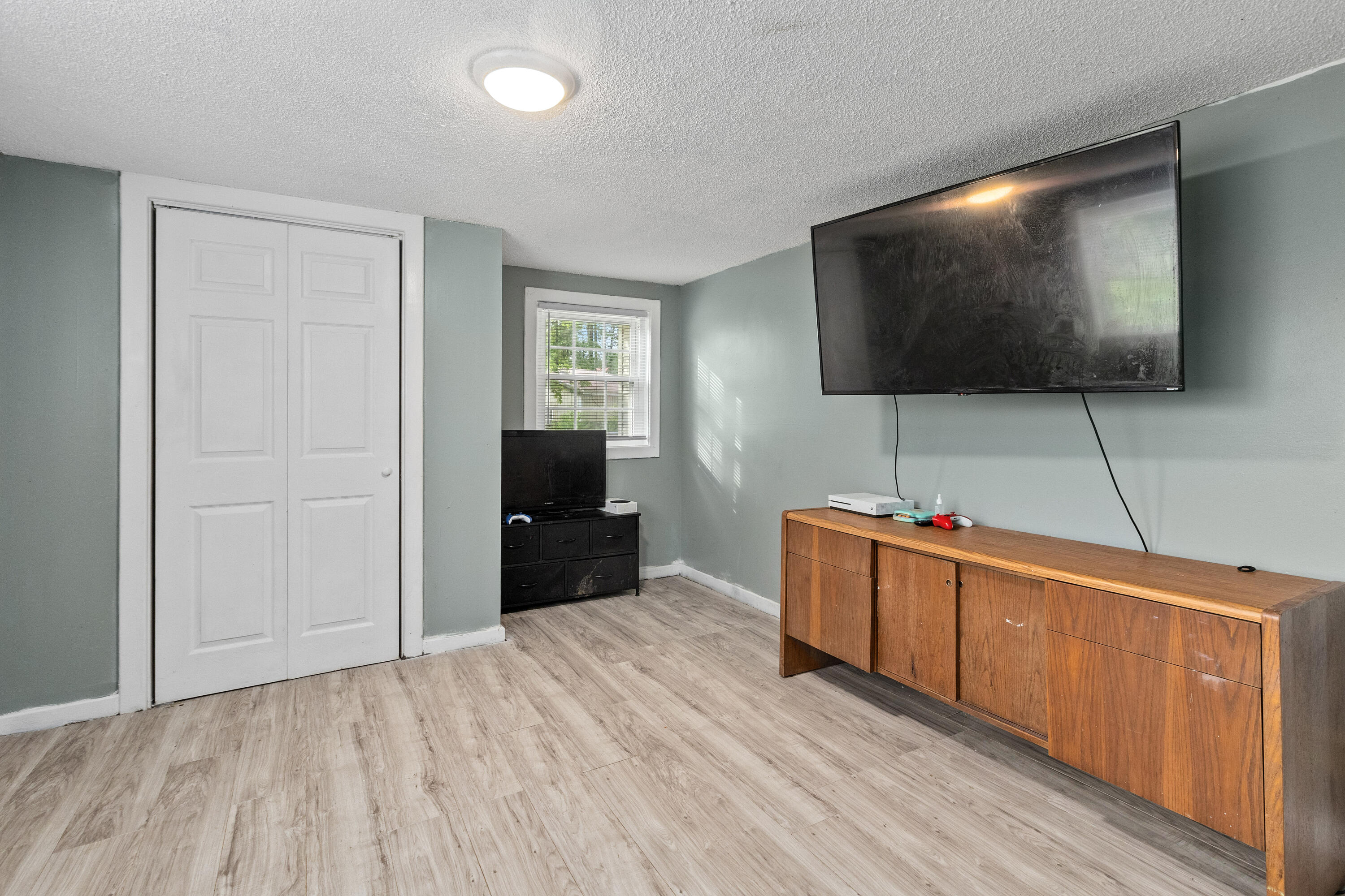 245 Lake Drive, Summerville