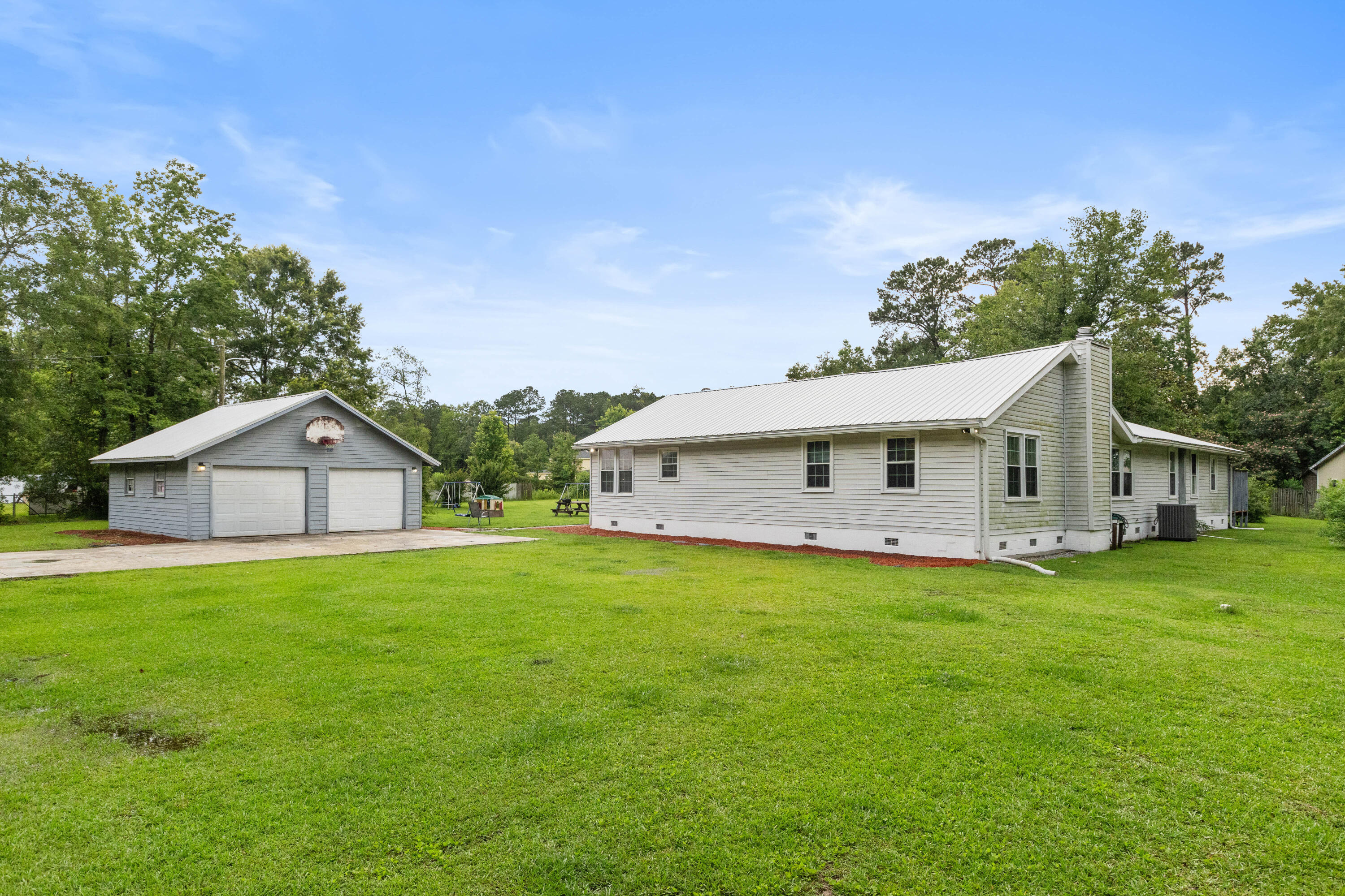 245 Lake Drive, Summerville