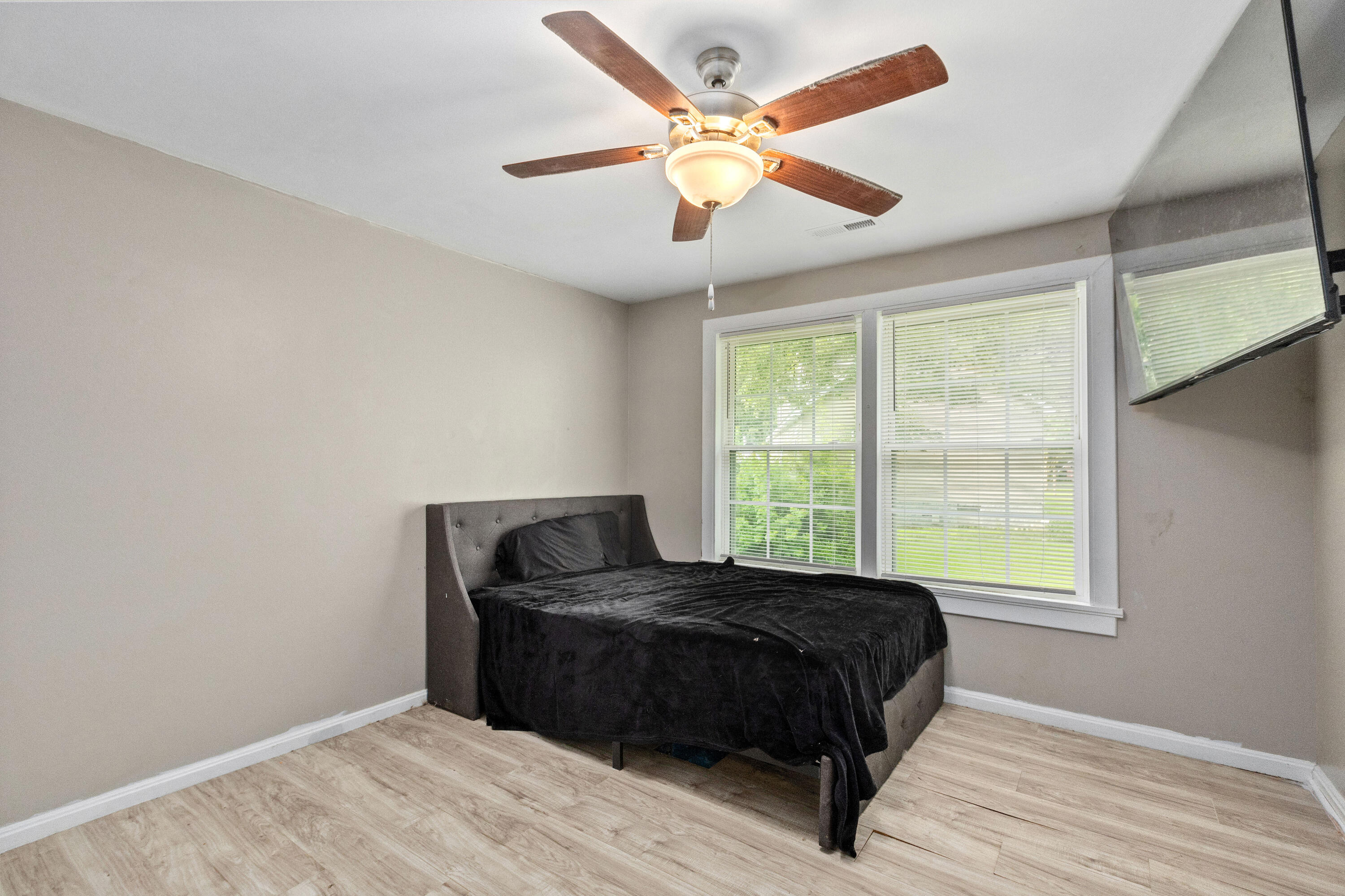 245 Lake Drive, Summerville