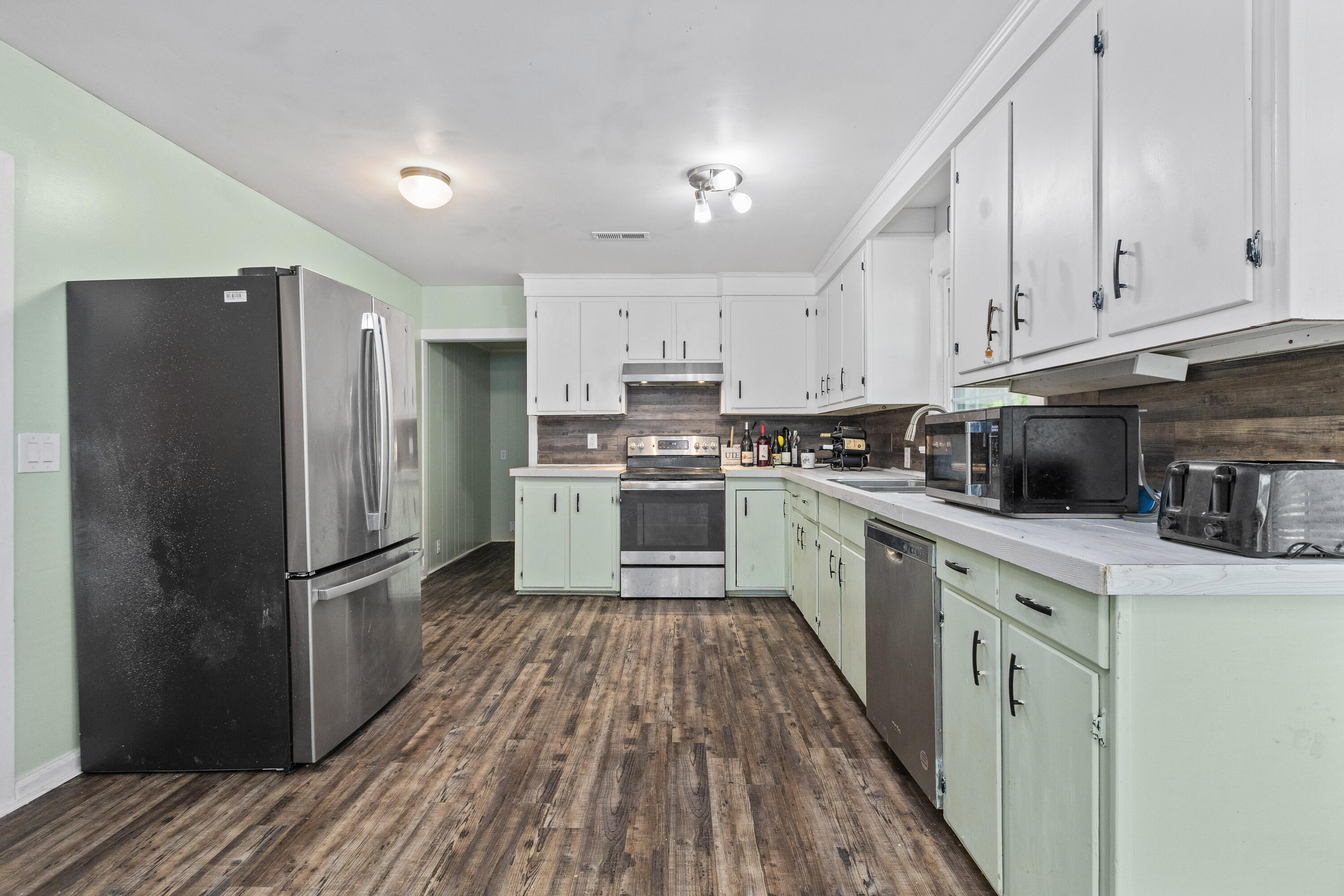 245 Lake Drive, Summerville