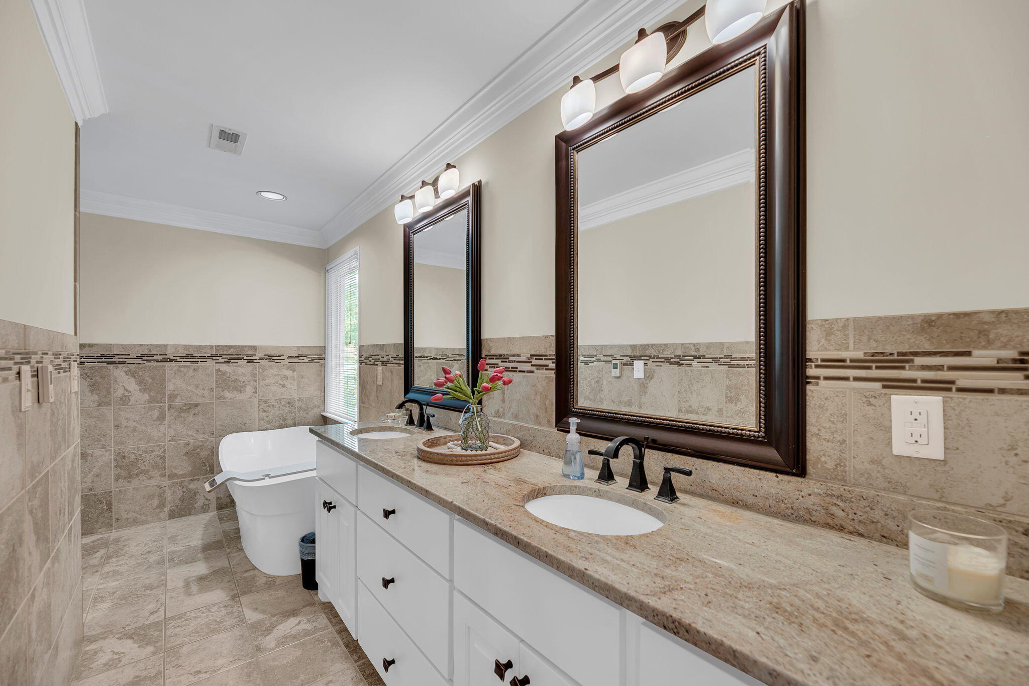 100 N Gateshead Crossing