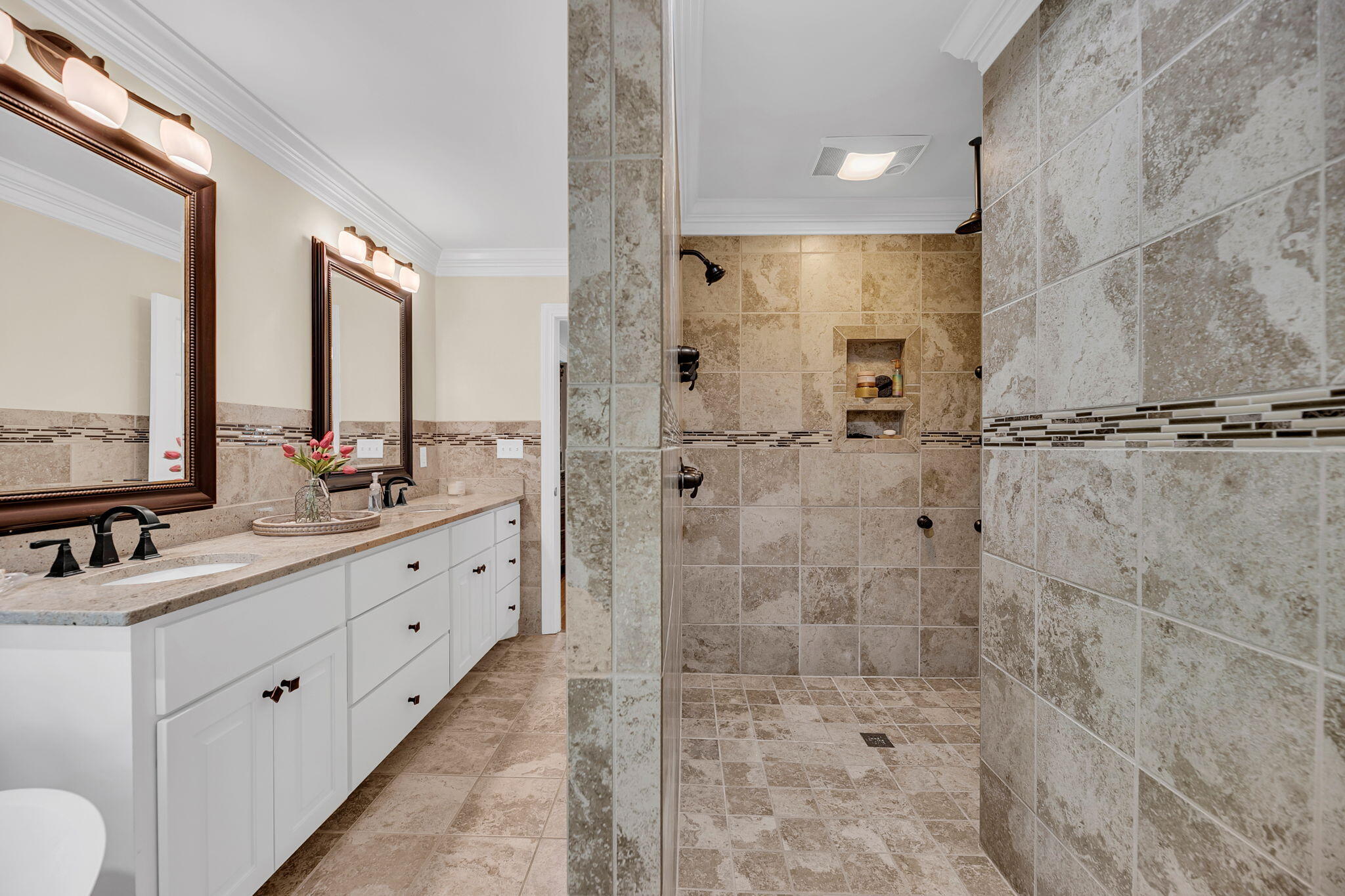 100 N Gateshead Crossing