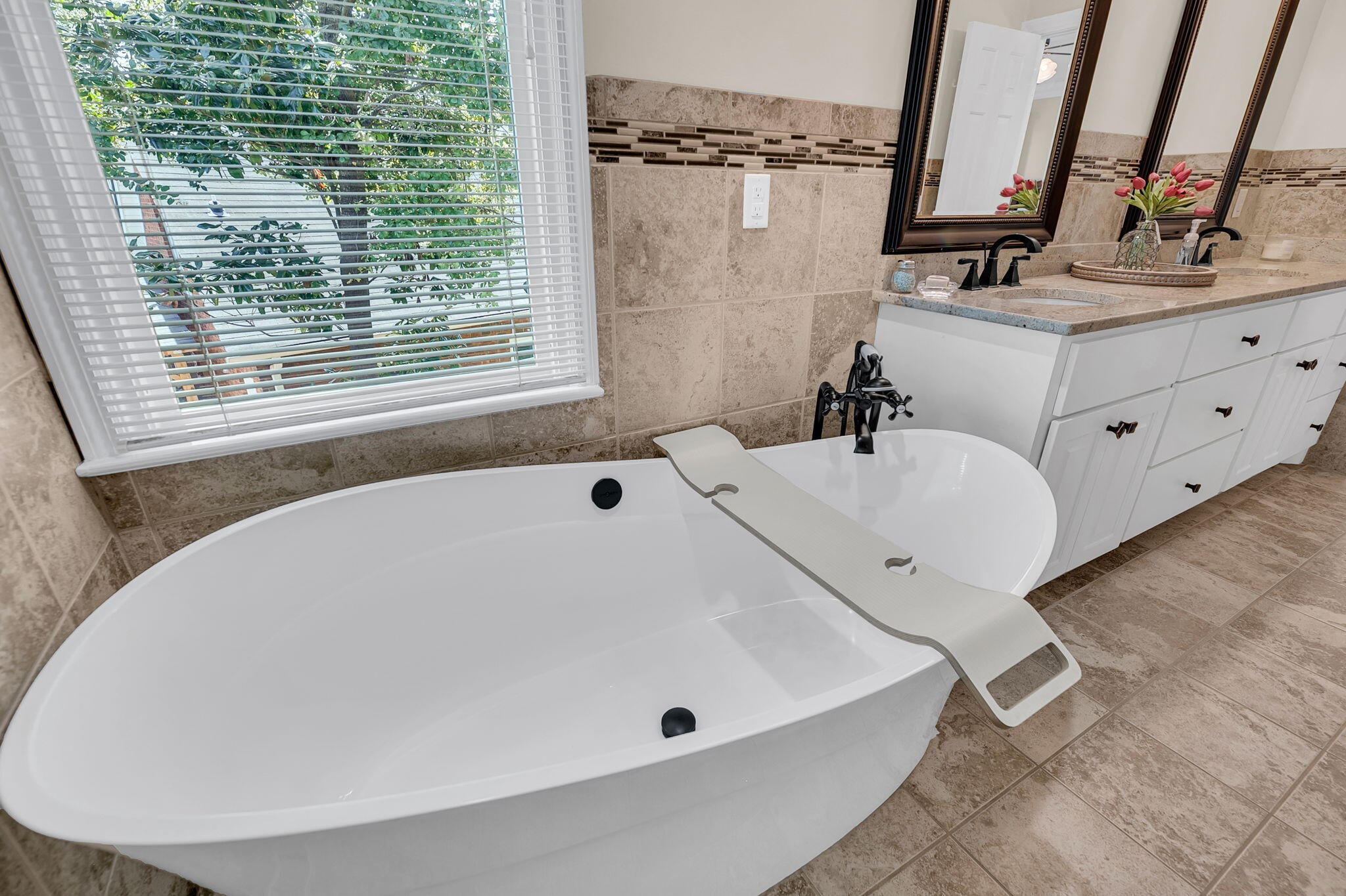 100 N Gateshead Crossing