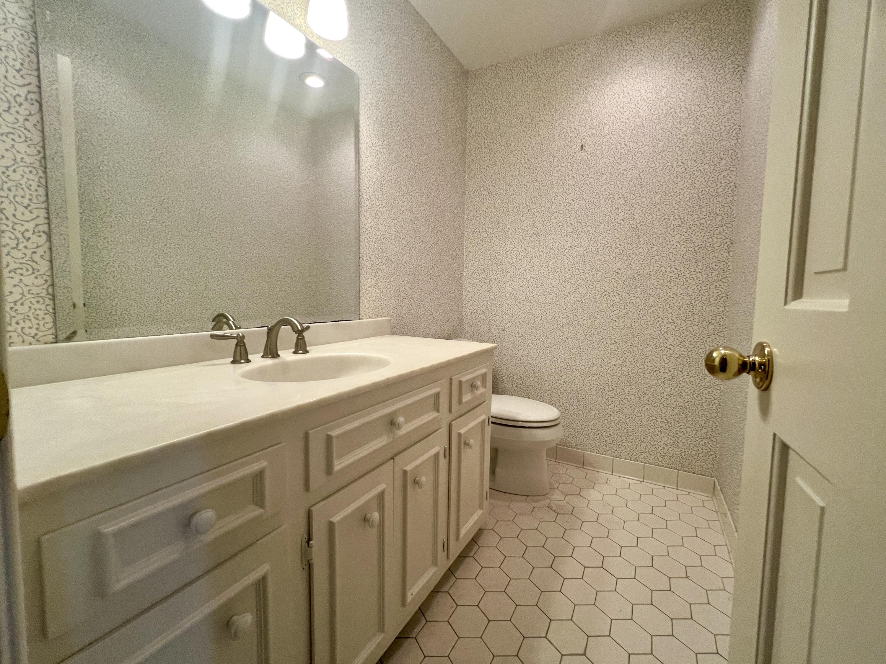 521 W Wimbledon Drive, Charleston