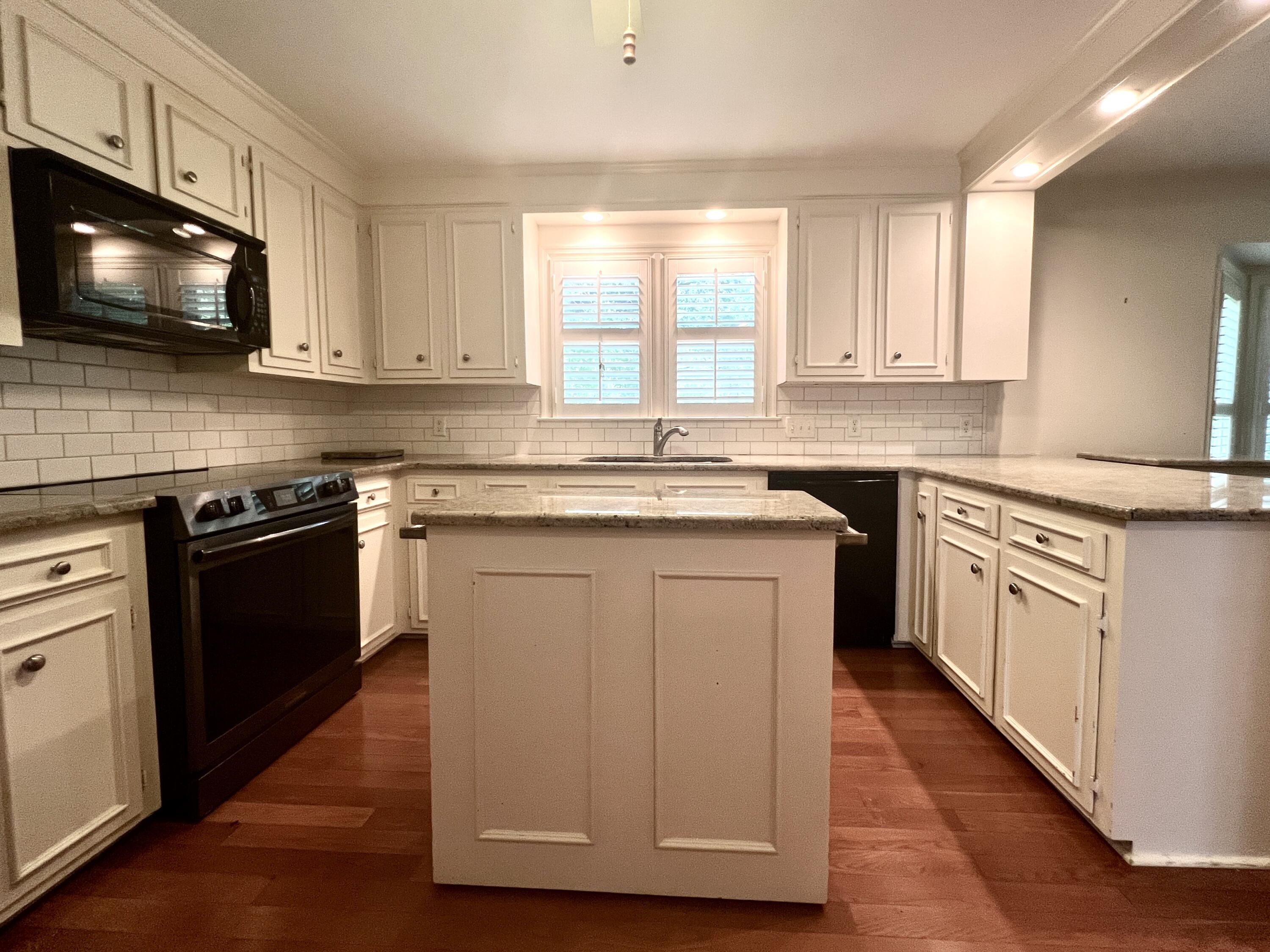 521 W Wimbledon Drive, Charleston