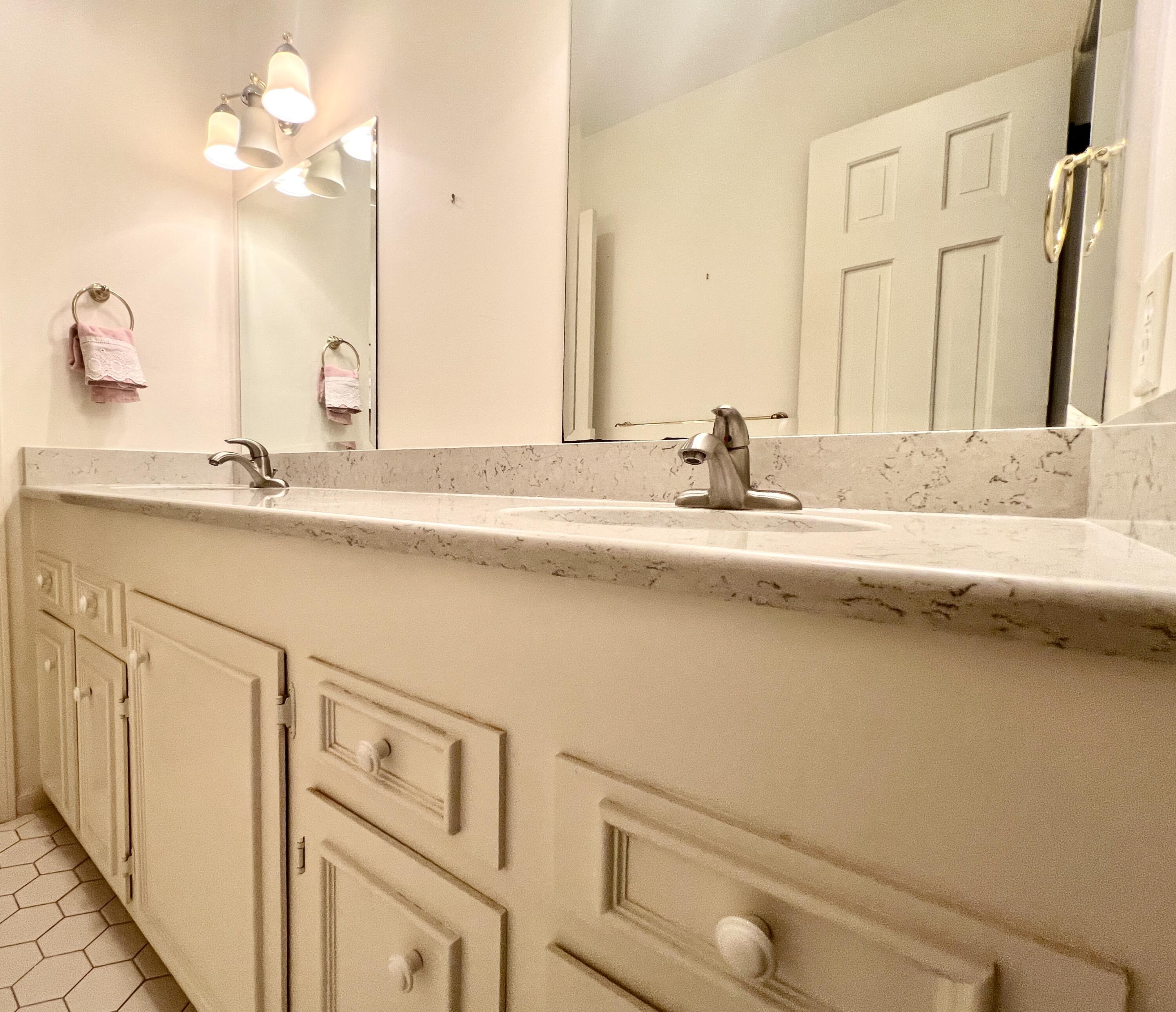 521 W Wimbledon Drive, Charleston