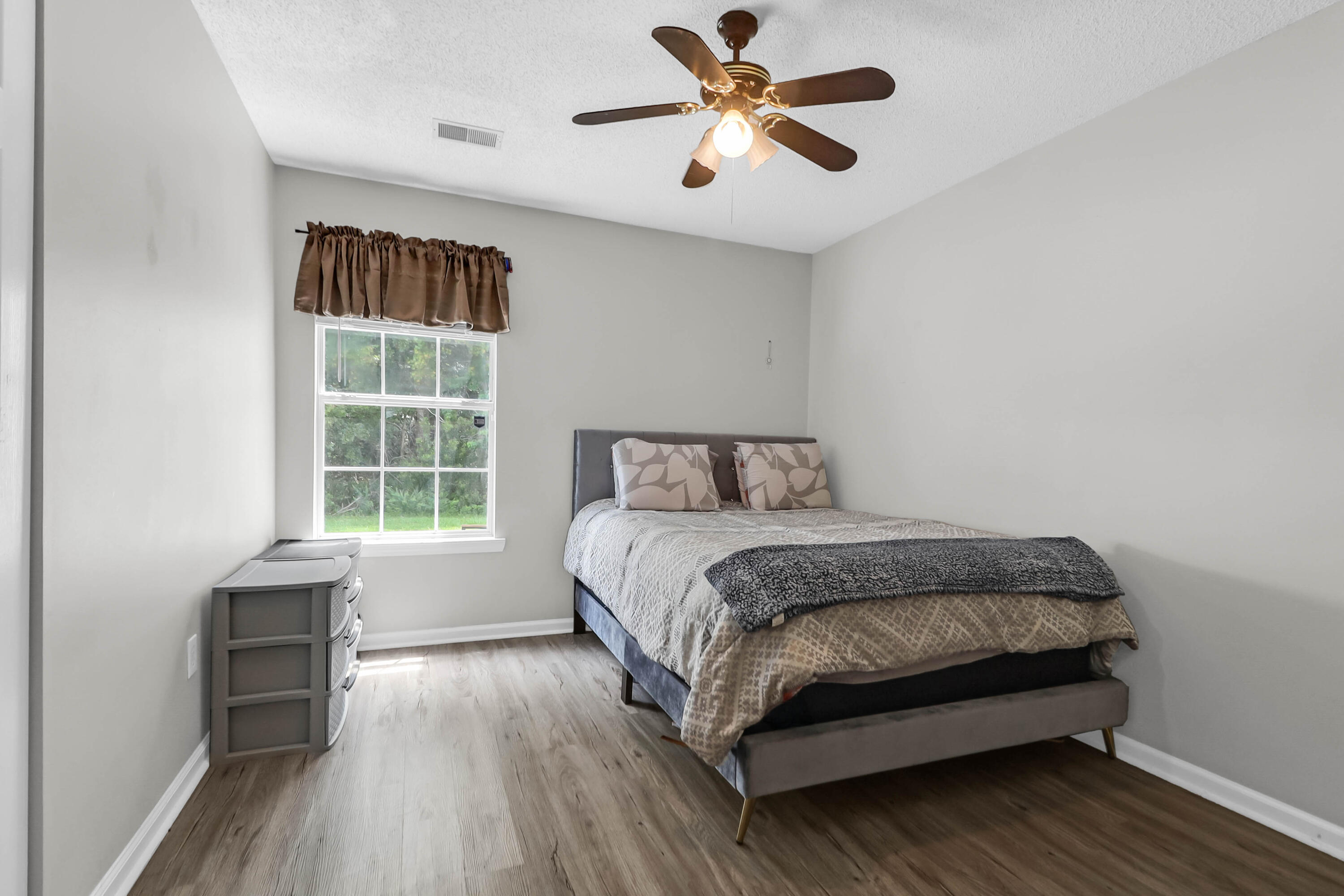 9232 Ayscough Road, Summerville