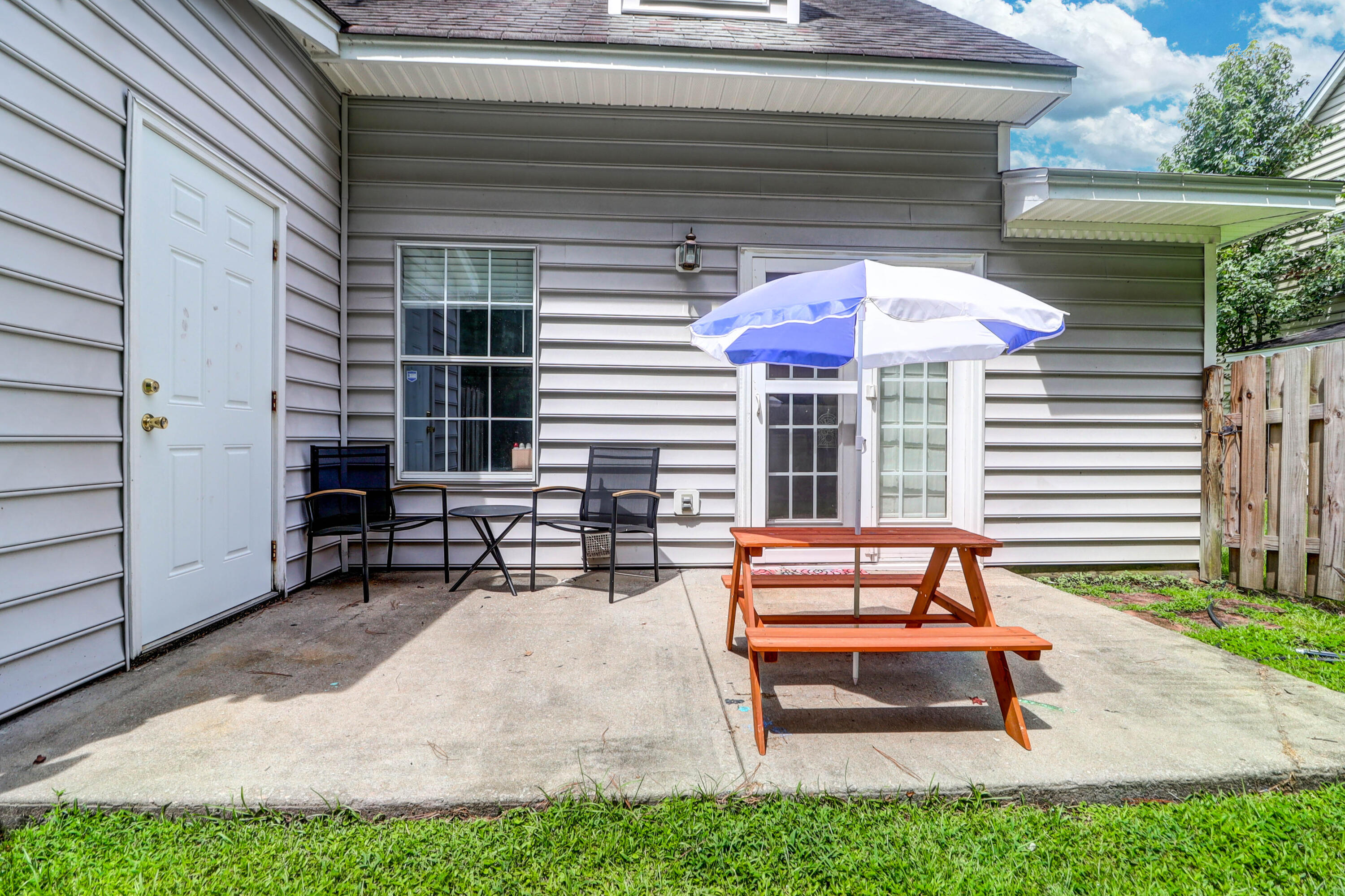 9232 Ayscough Road, Summerville