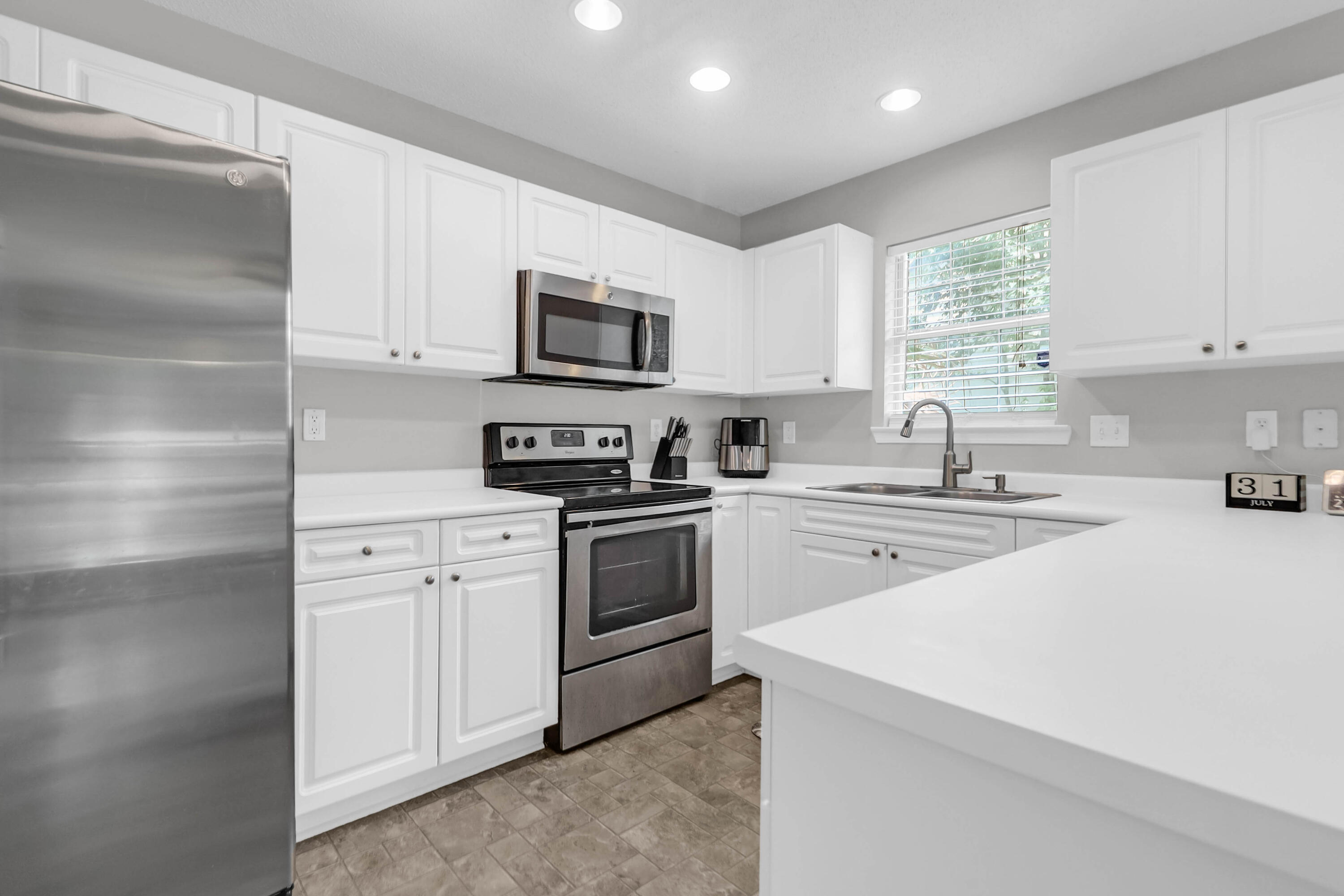 9232 Ayscough Road, Summerville