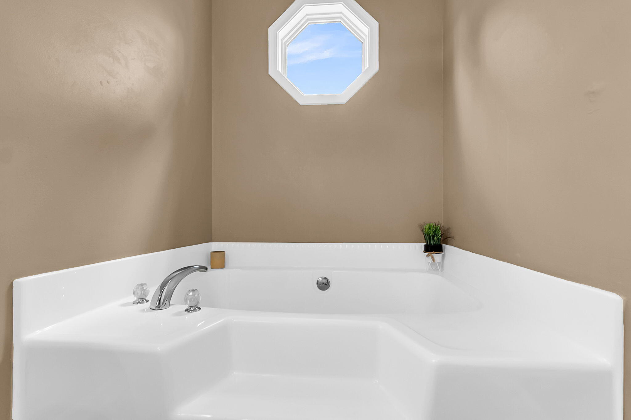 916 Hillsboro Drive, Charleston