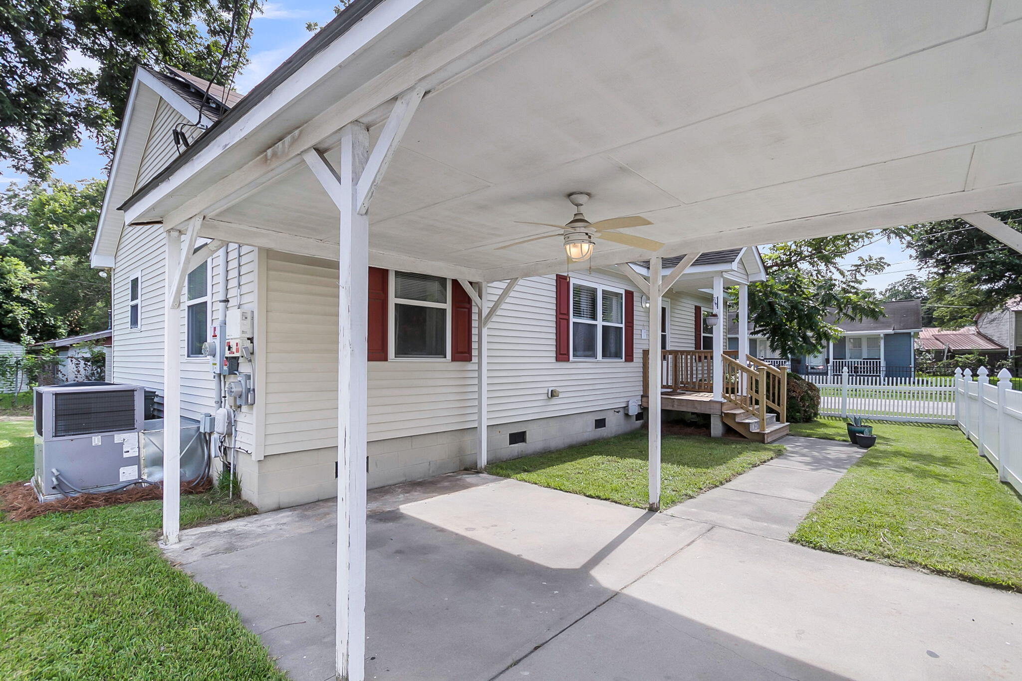 916 Hillsboro Drive, Charleston