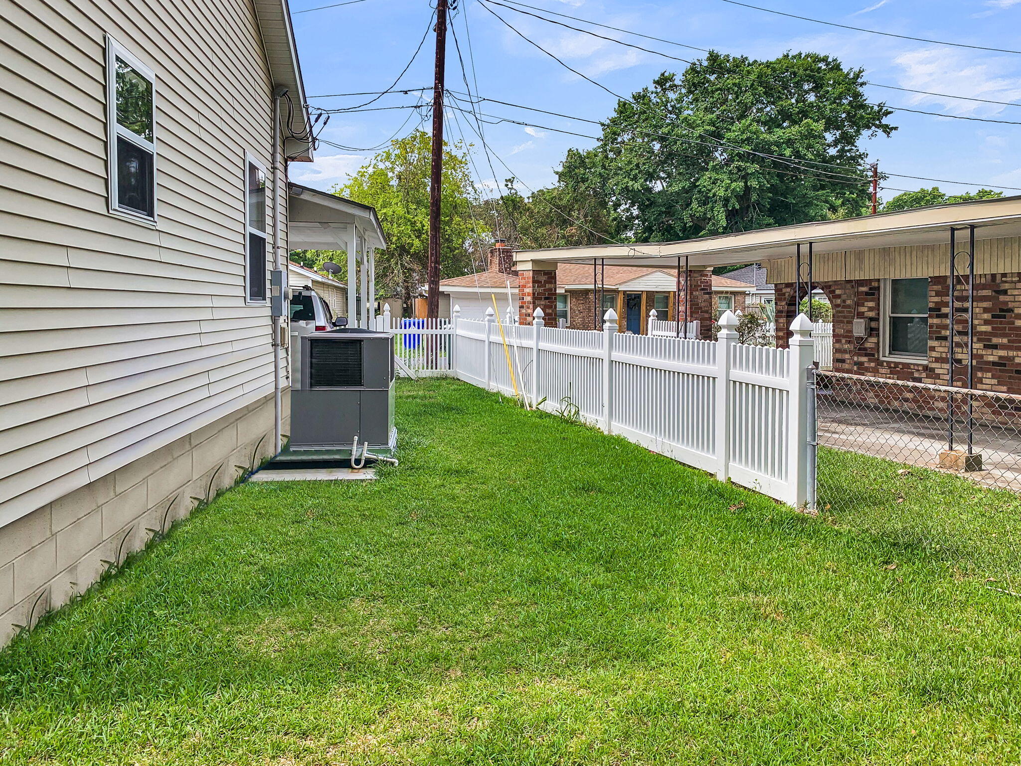 916 Hillsboro Drive, Charleston