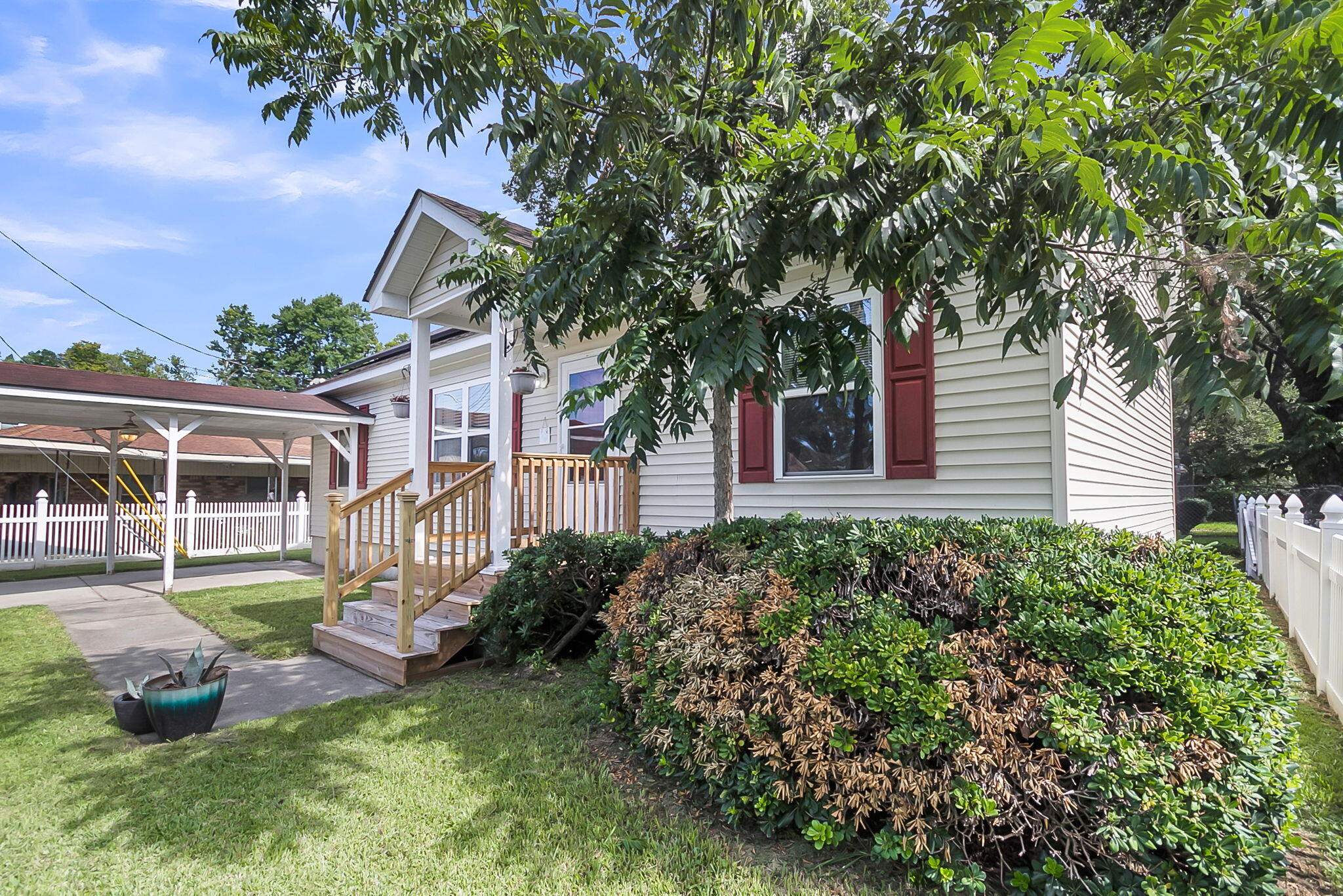 916 Hillsboro Drive, Charleston