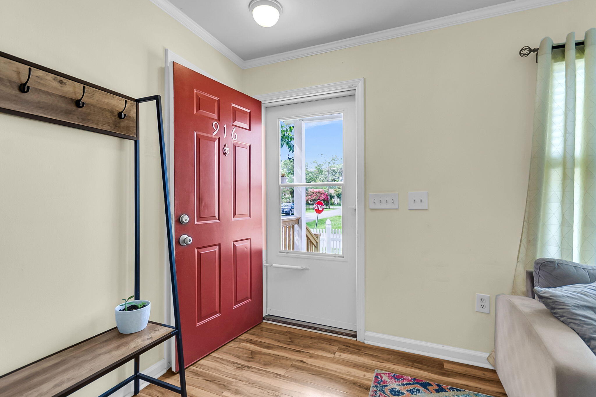 916 Hillsboro Drive, Charleston