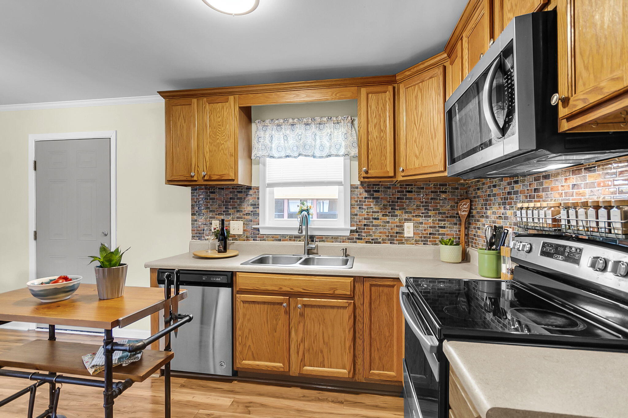 916 Hillsboro Drive, Charleston