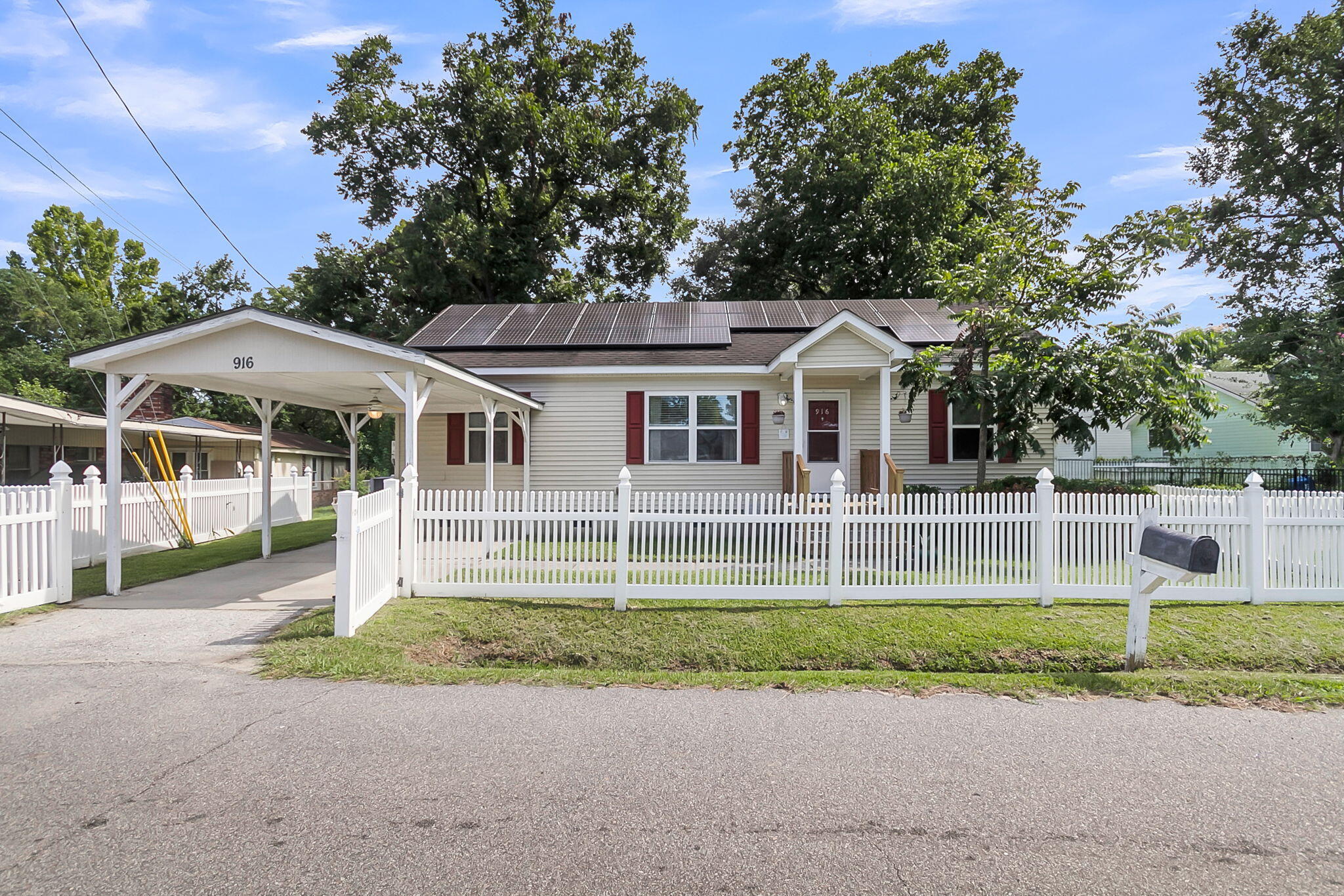 916 Hillsboro Drive, Charleston