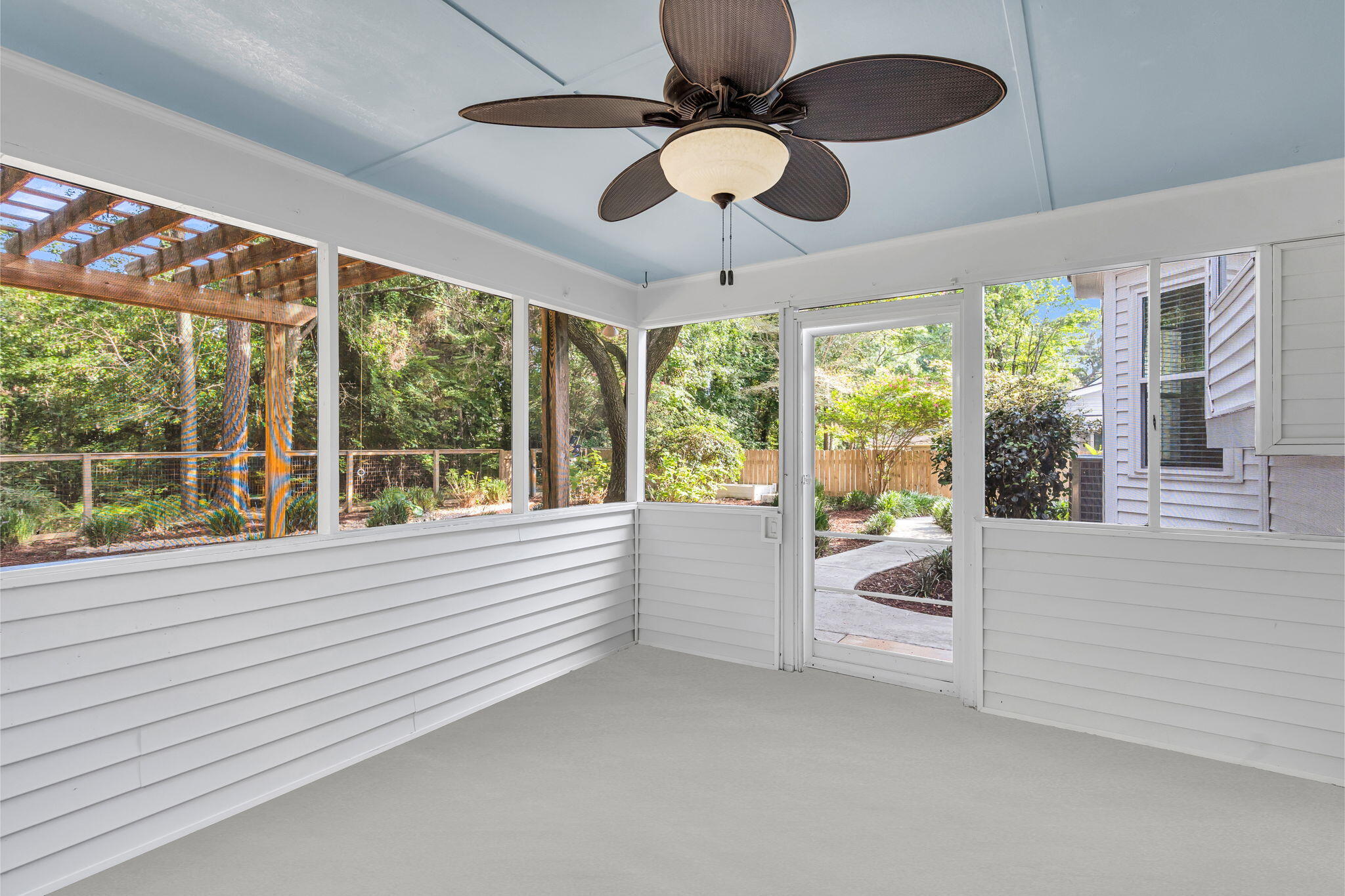 1972 Gray Battery Court