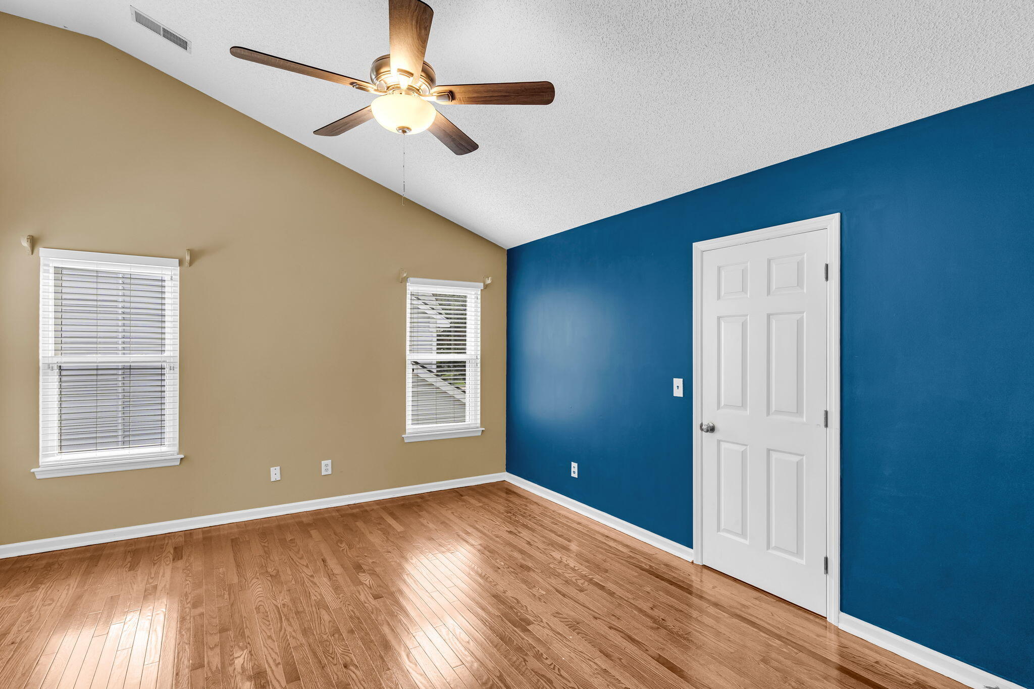 1972 Gray Battery Court