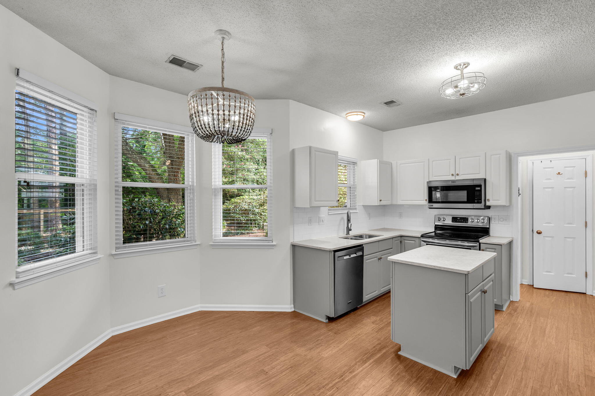 1972 Gray Battery Court