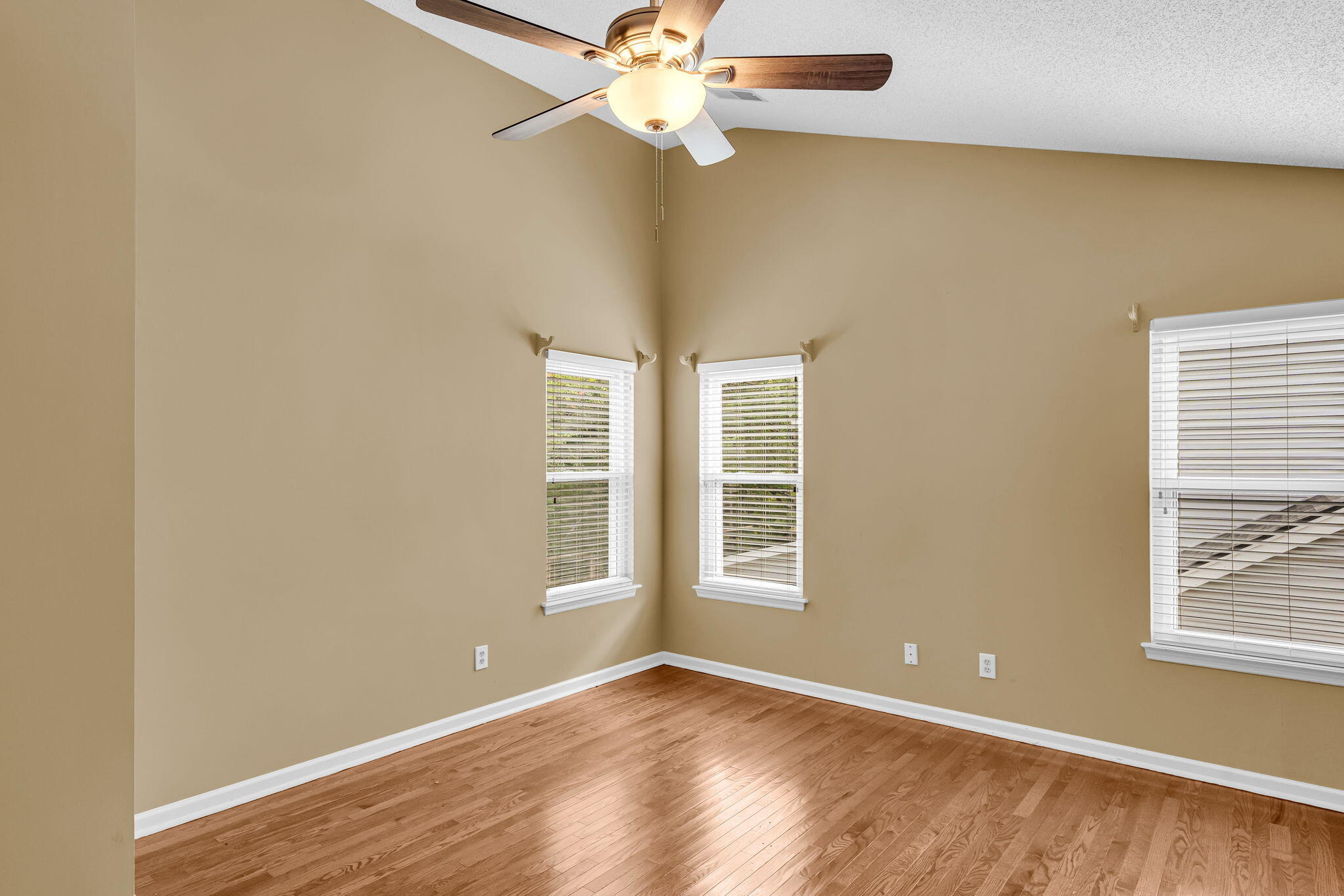 1972 Gray Battery Court