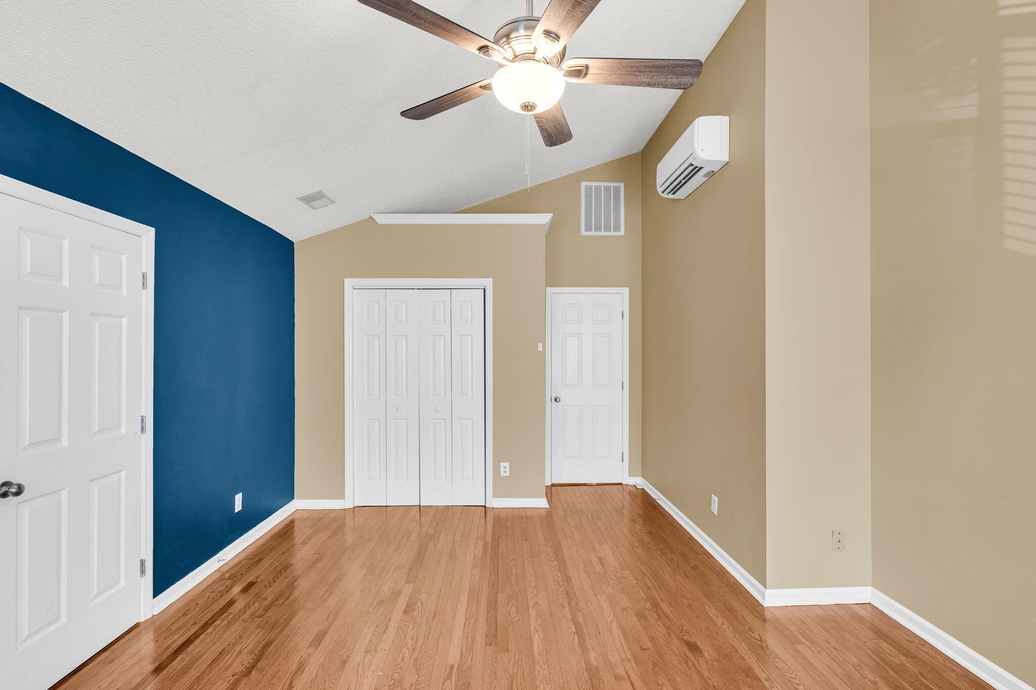 1972 Gray Battery Court