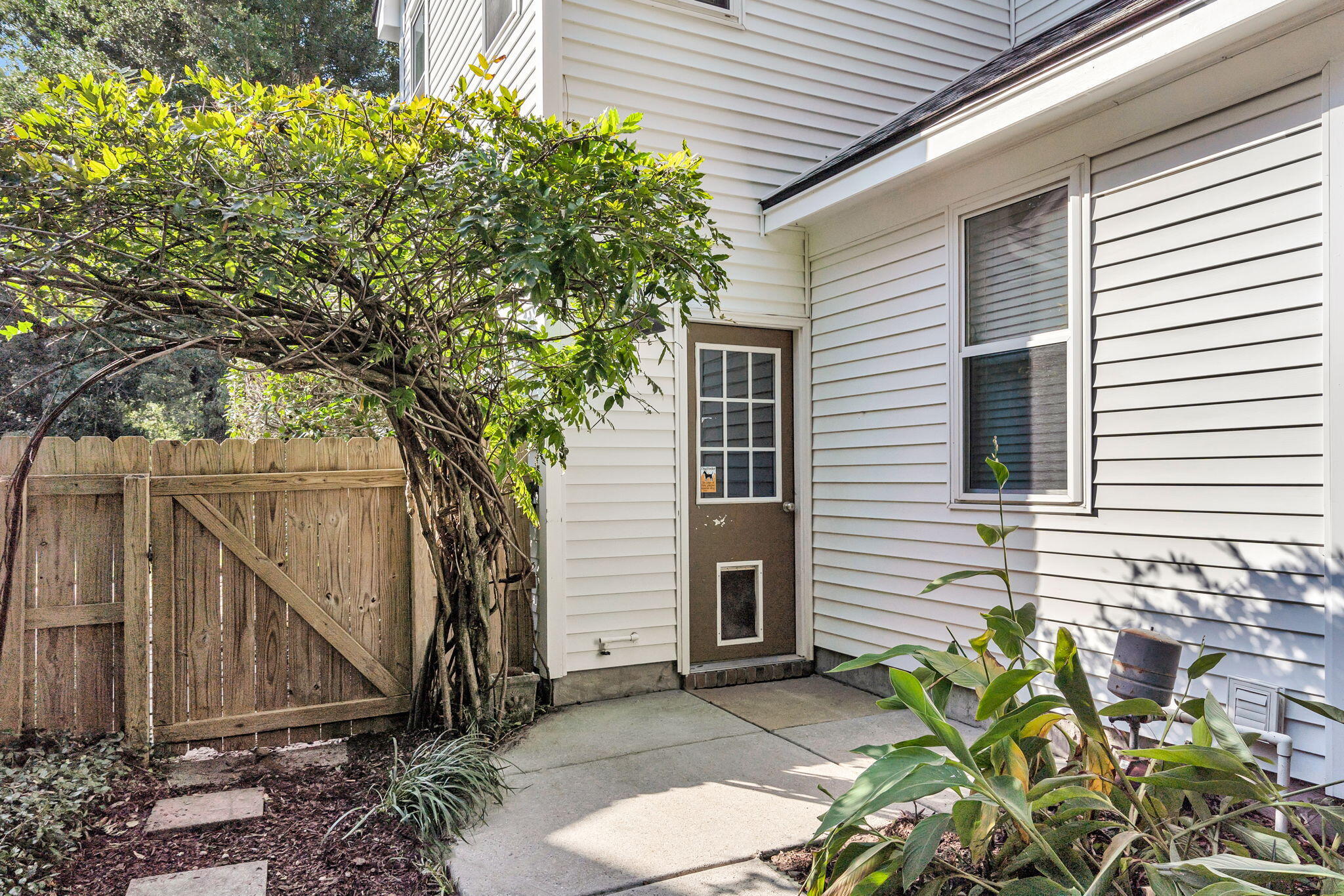 1972 Gray Battery Court