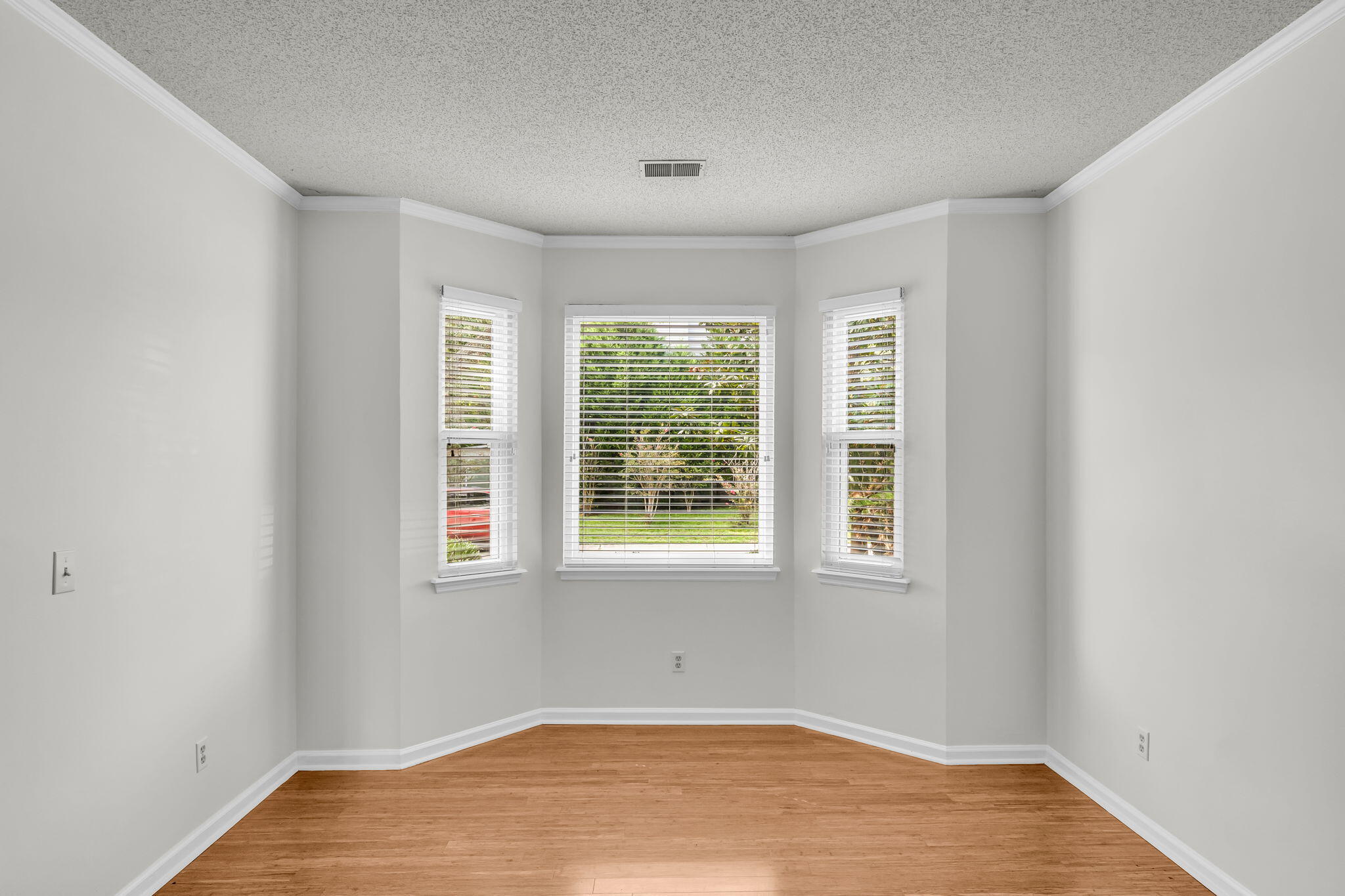 1972 Gray Battery Court