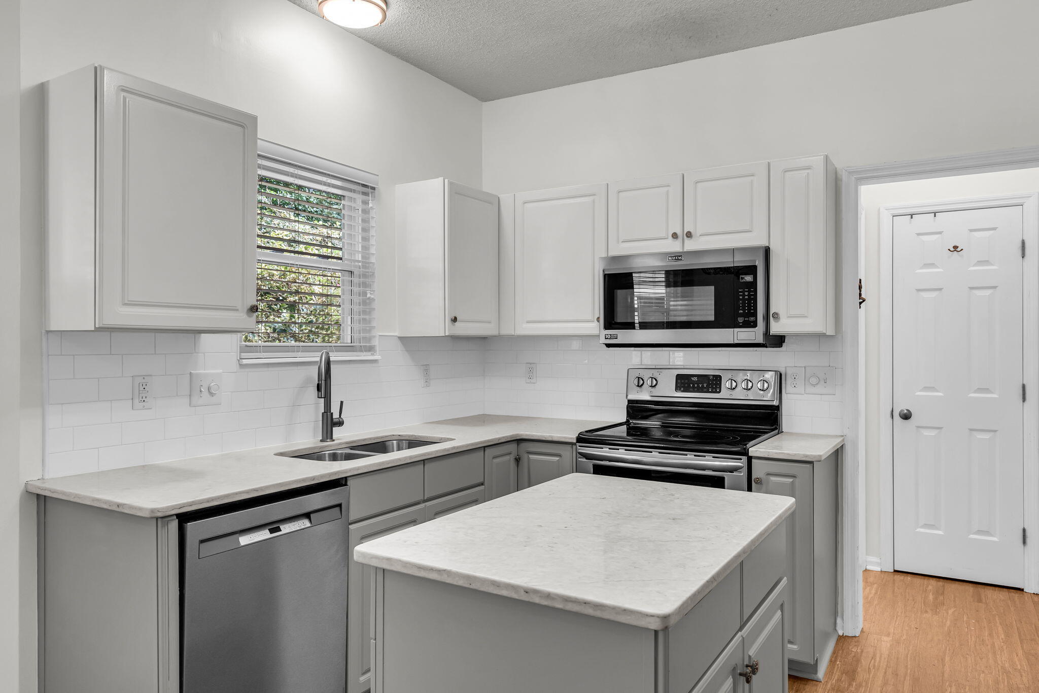 1972 Gray Battery Court