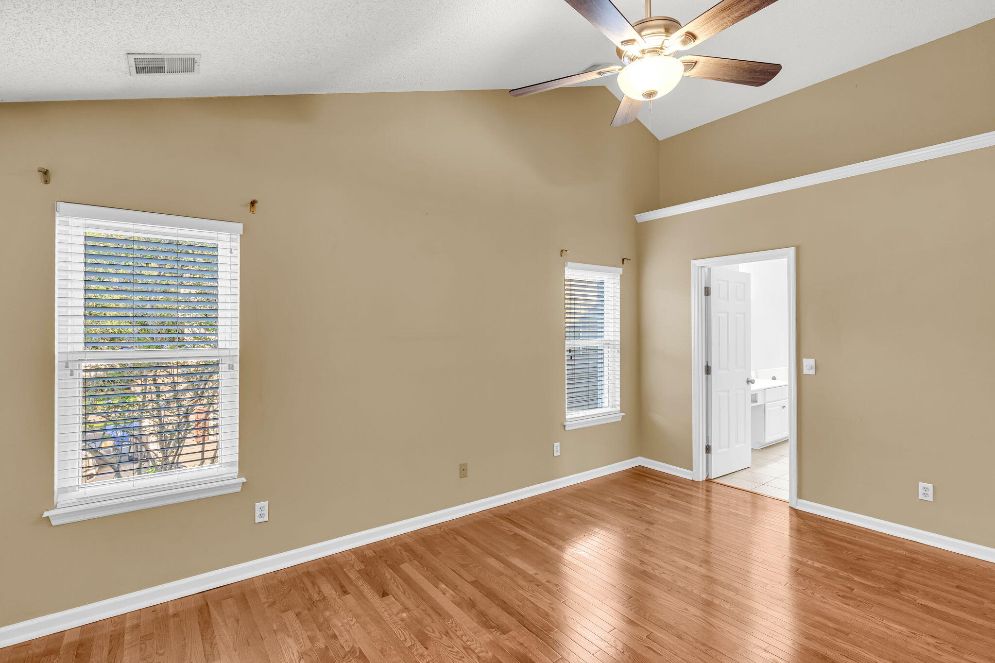 1972 Gray Battery Court