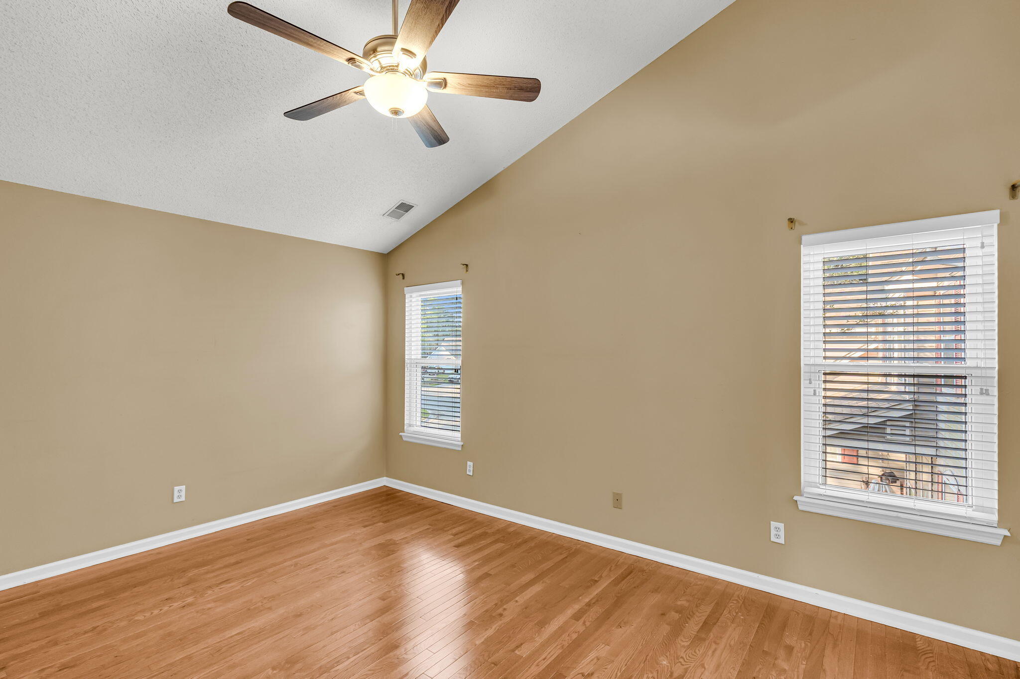 1972 Gray Battery Court