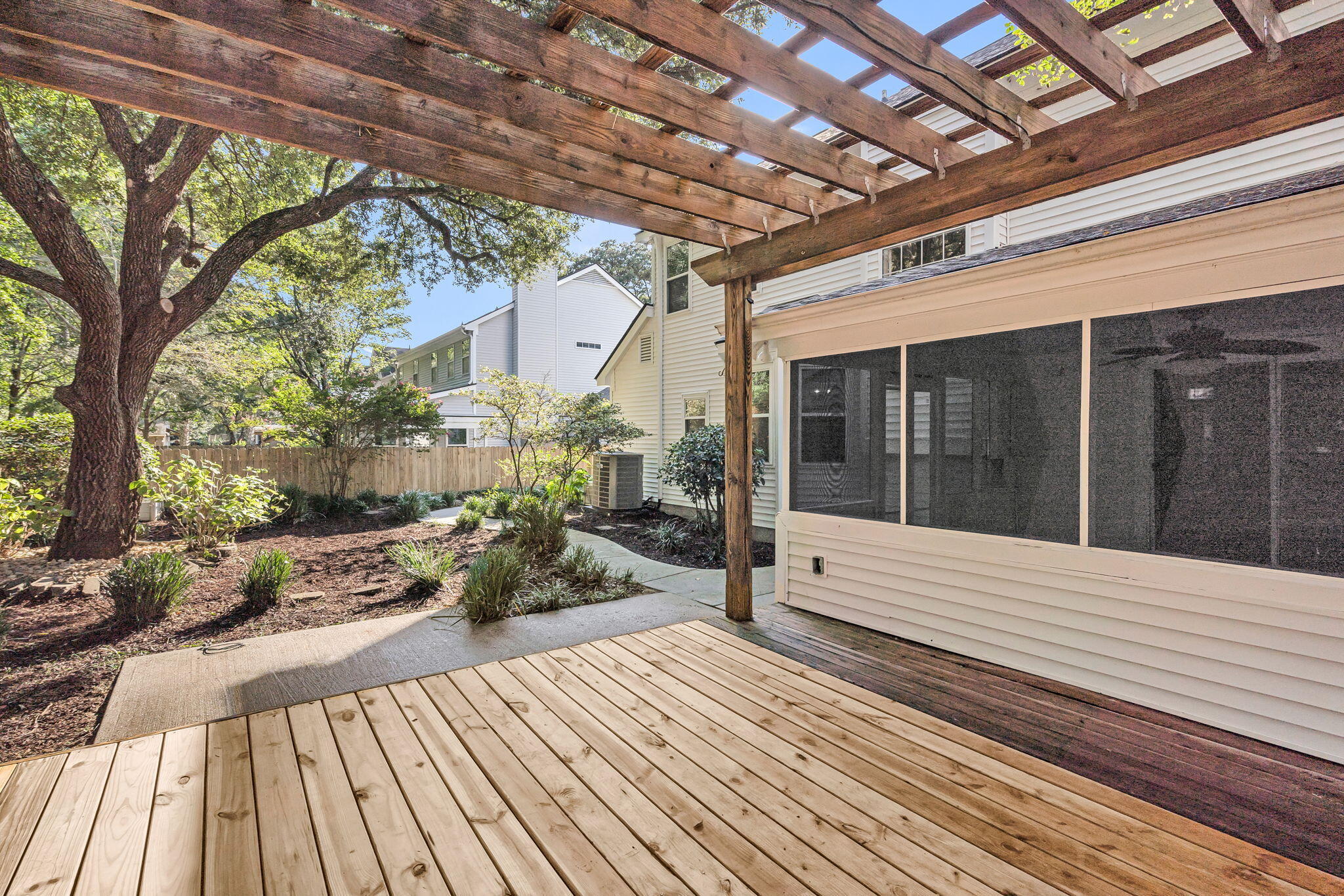 1972 Gray Battery Court