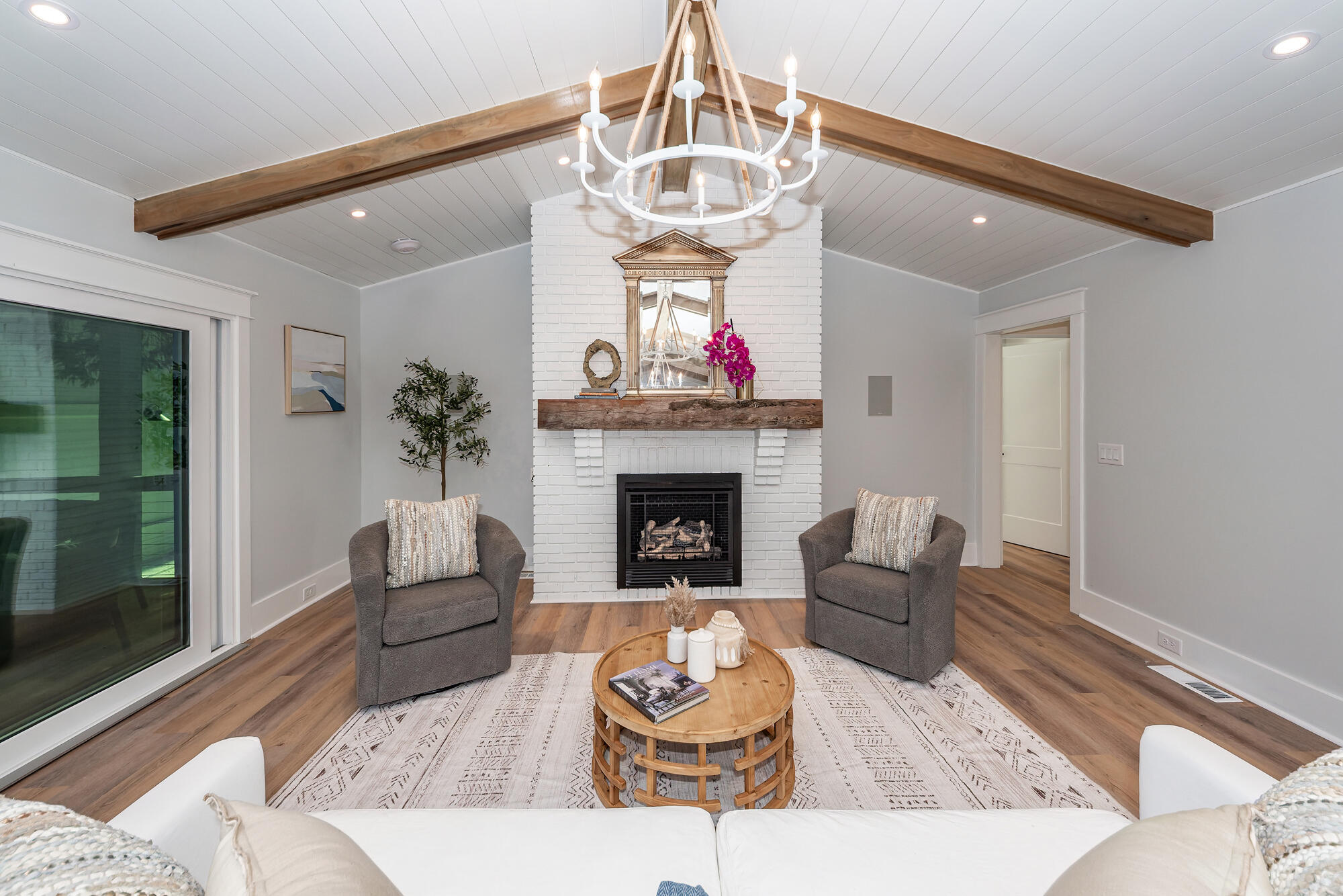 2404 Waterway Boulevard