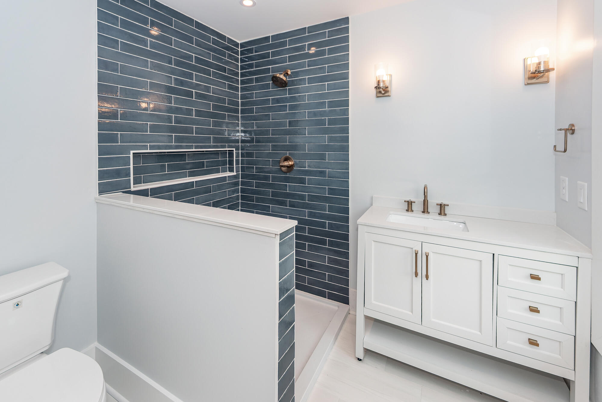 2404 Waterway Boulevard