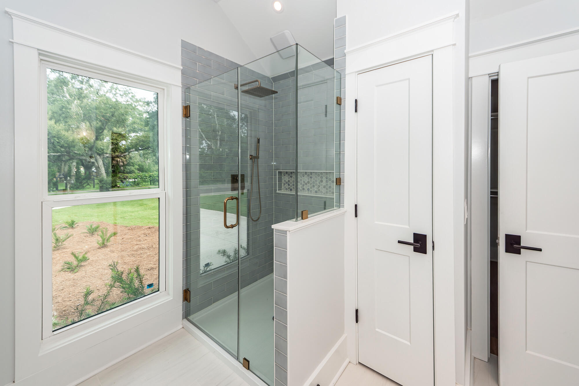 2404 Waterway Boulevard