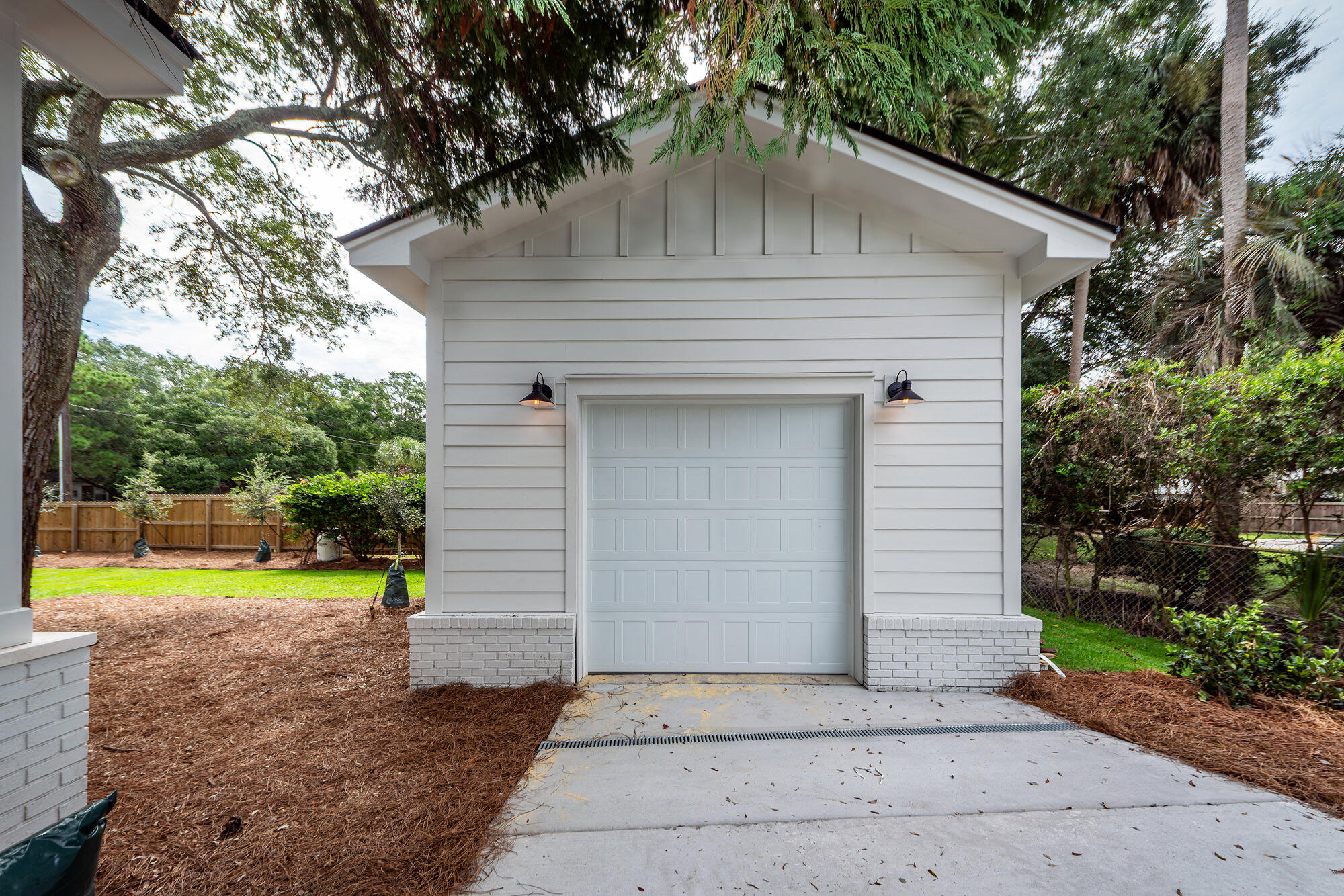 2404 Waterway Boulevard