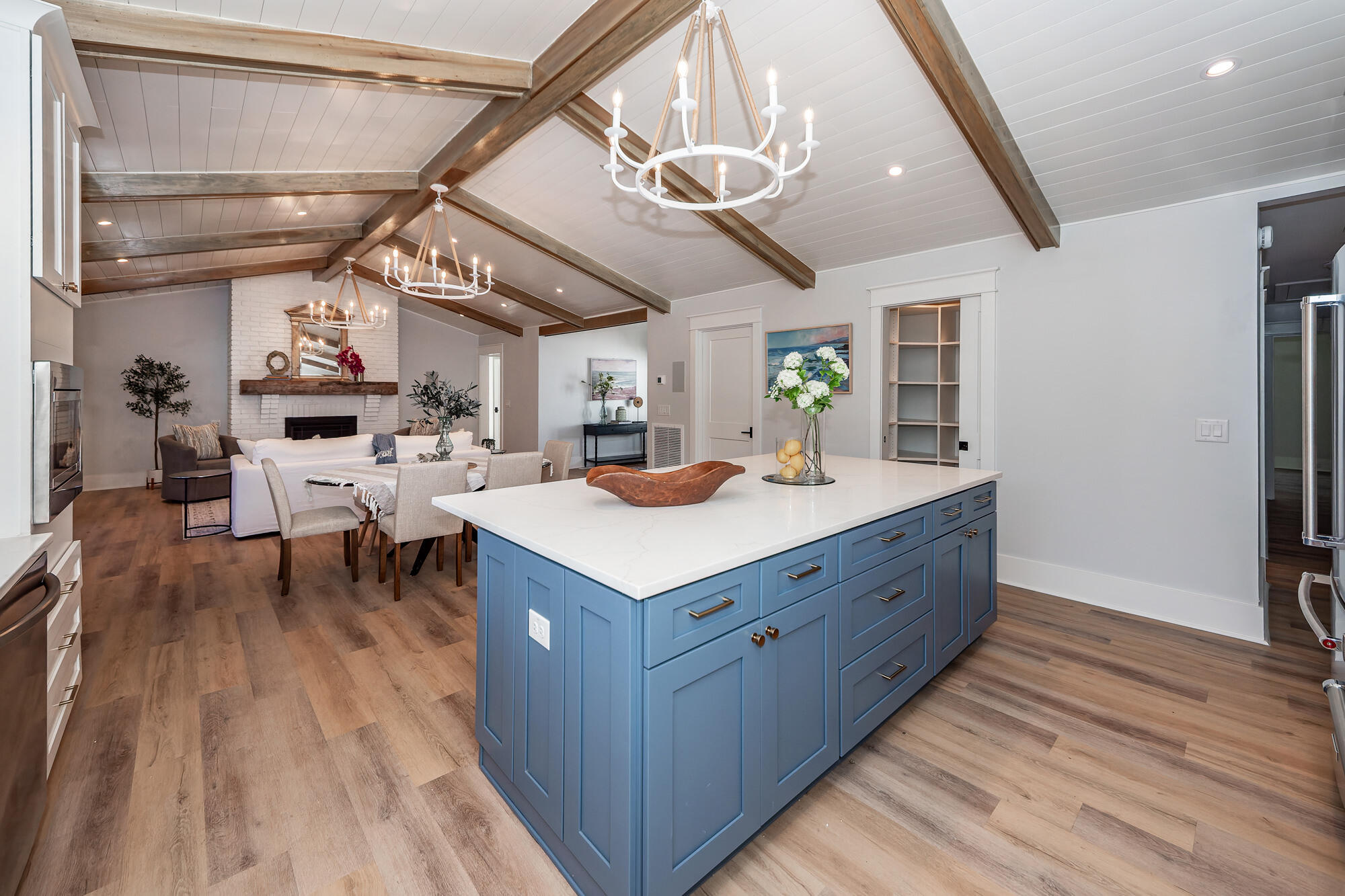 2404 Waterway Boulevard