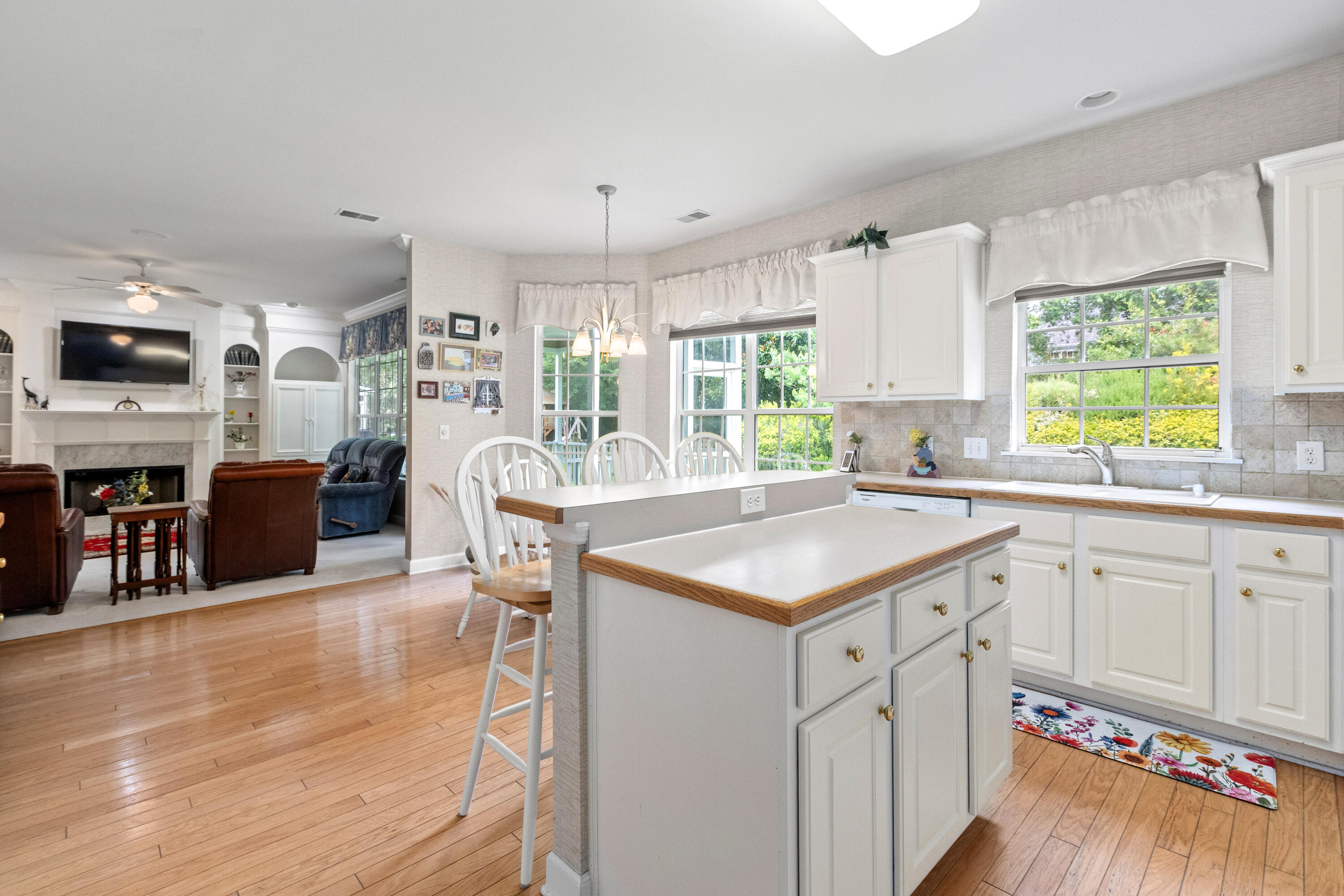 1023 Black Rush Circle