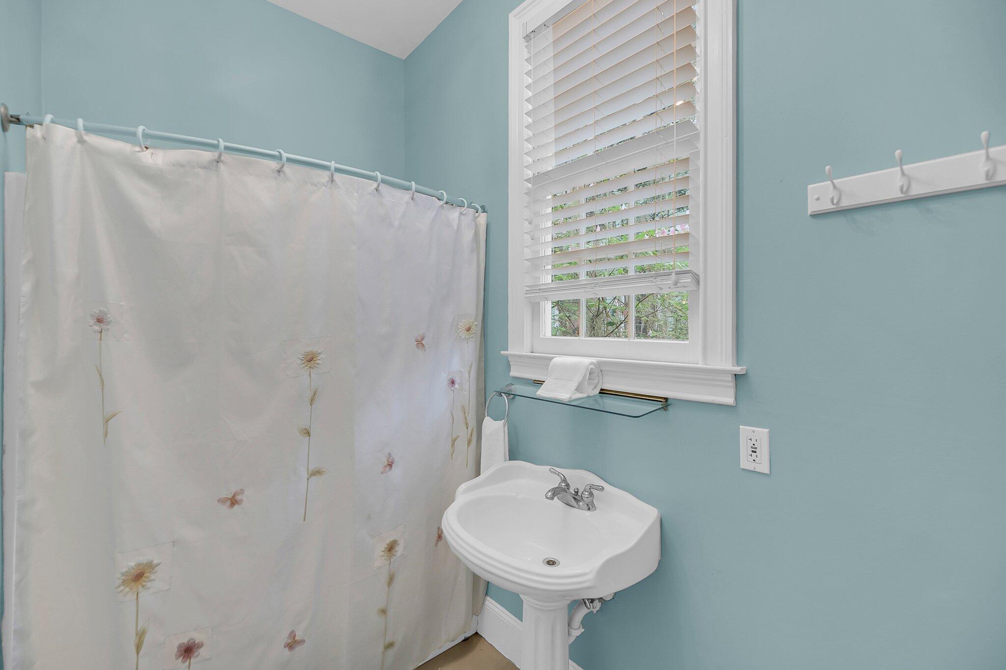 4584 Olde Smoak House Road, Hollywood