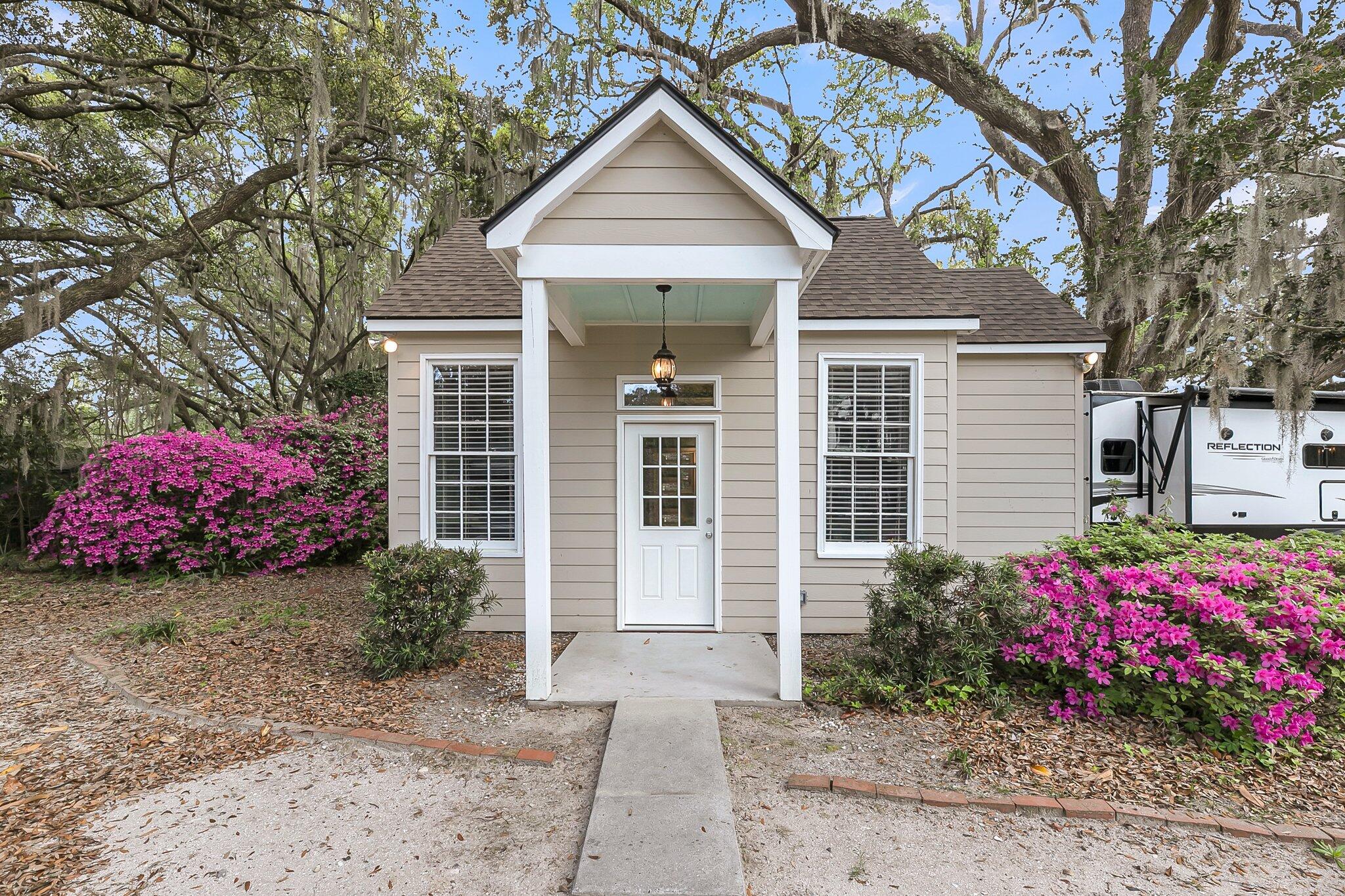 4584 Olde Smoak House Road, Hollywood