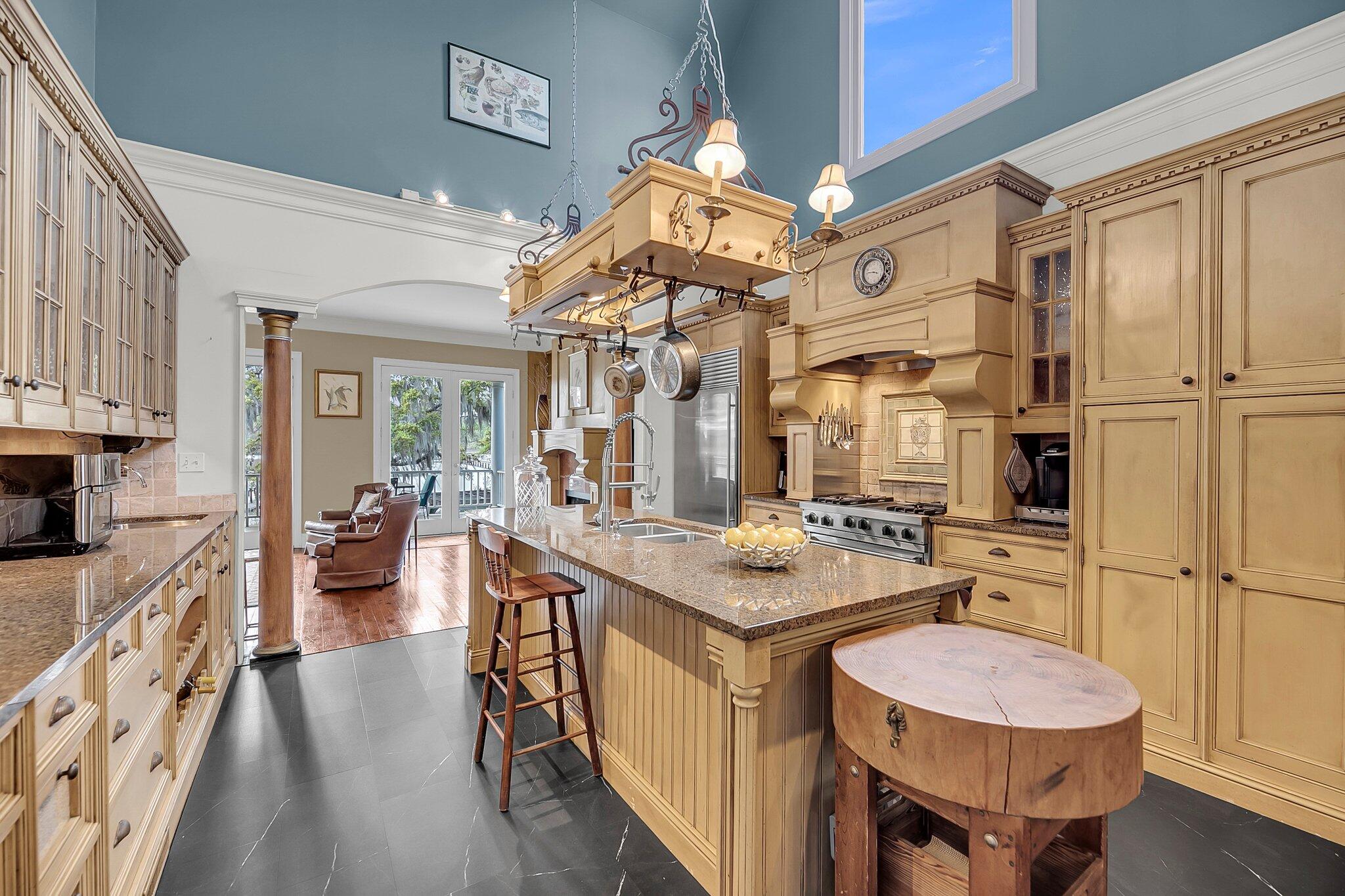 4584 Olde Smoak House Road, Hollywood