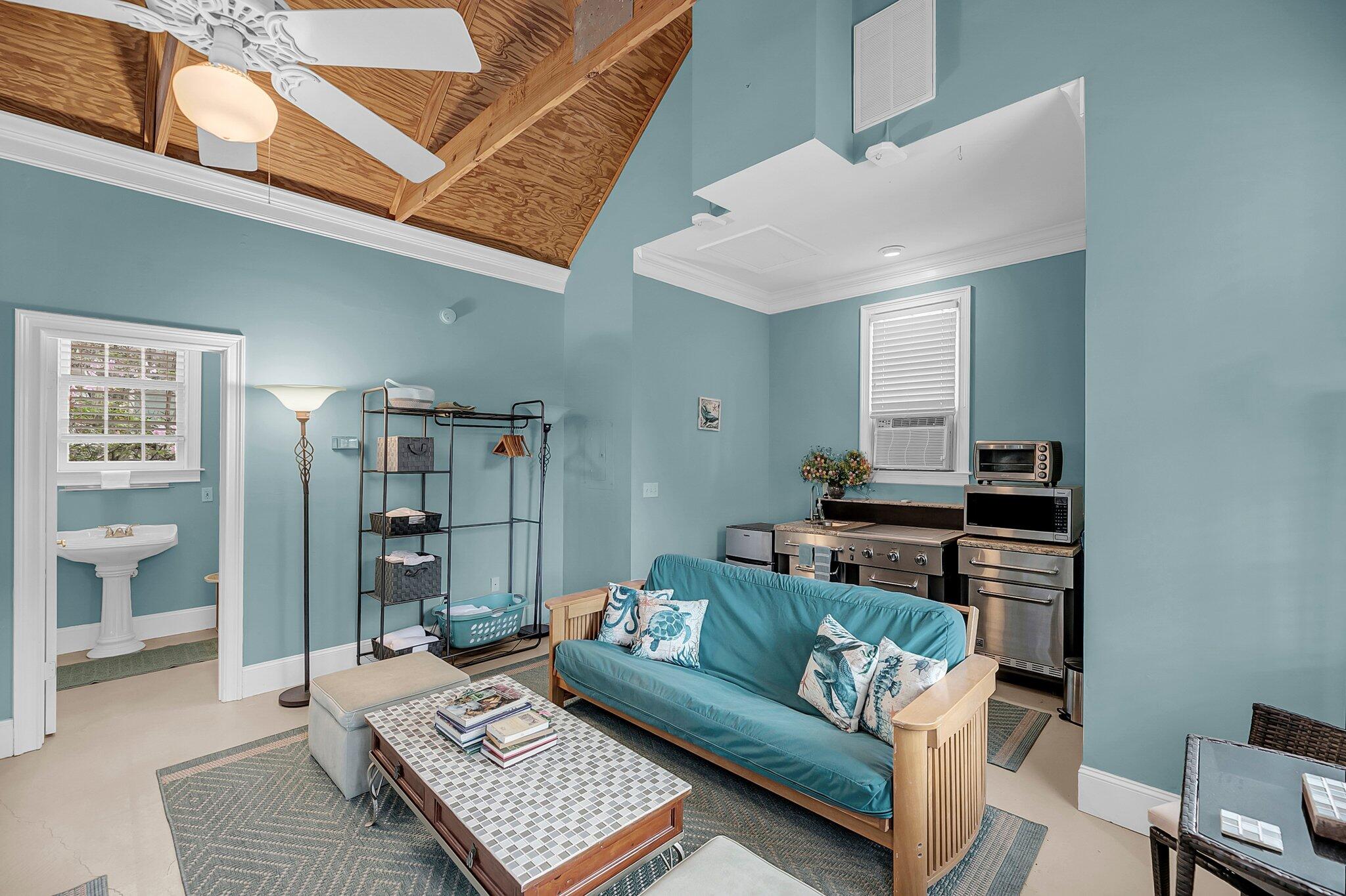 4584 Olde Smoak House Road, Hollywood