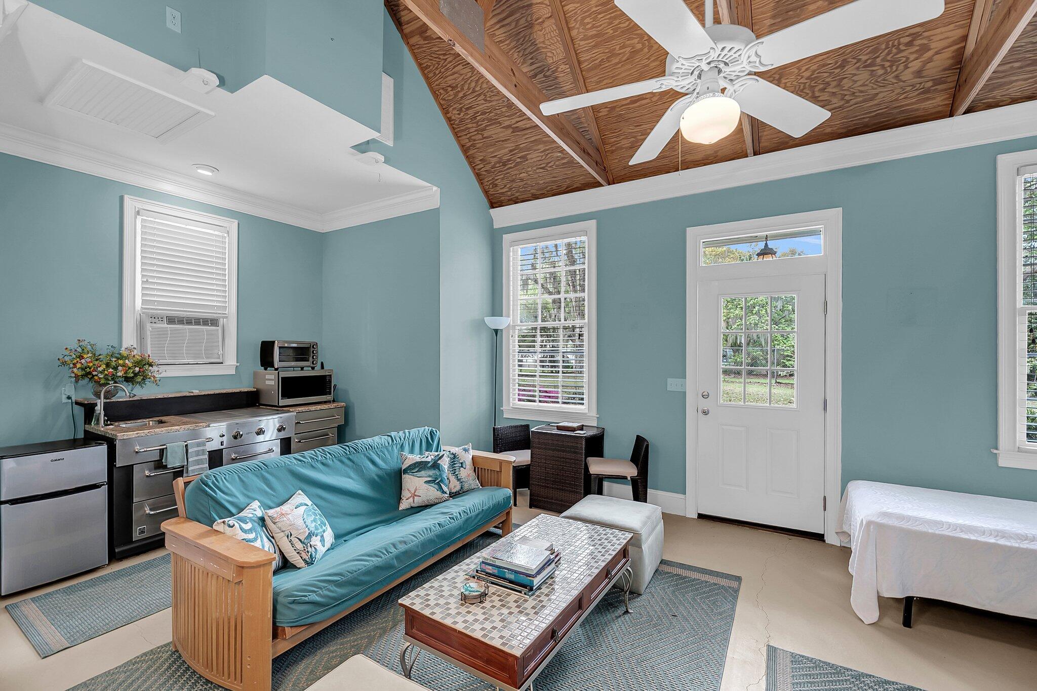 4584 Olde Smoak House Road, Hollywood