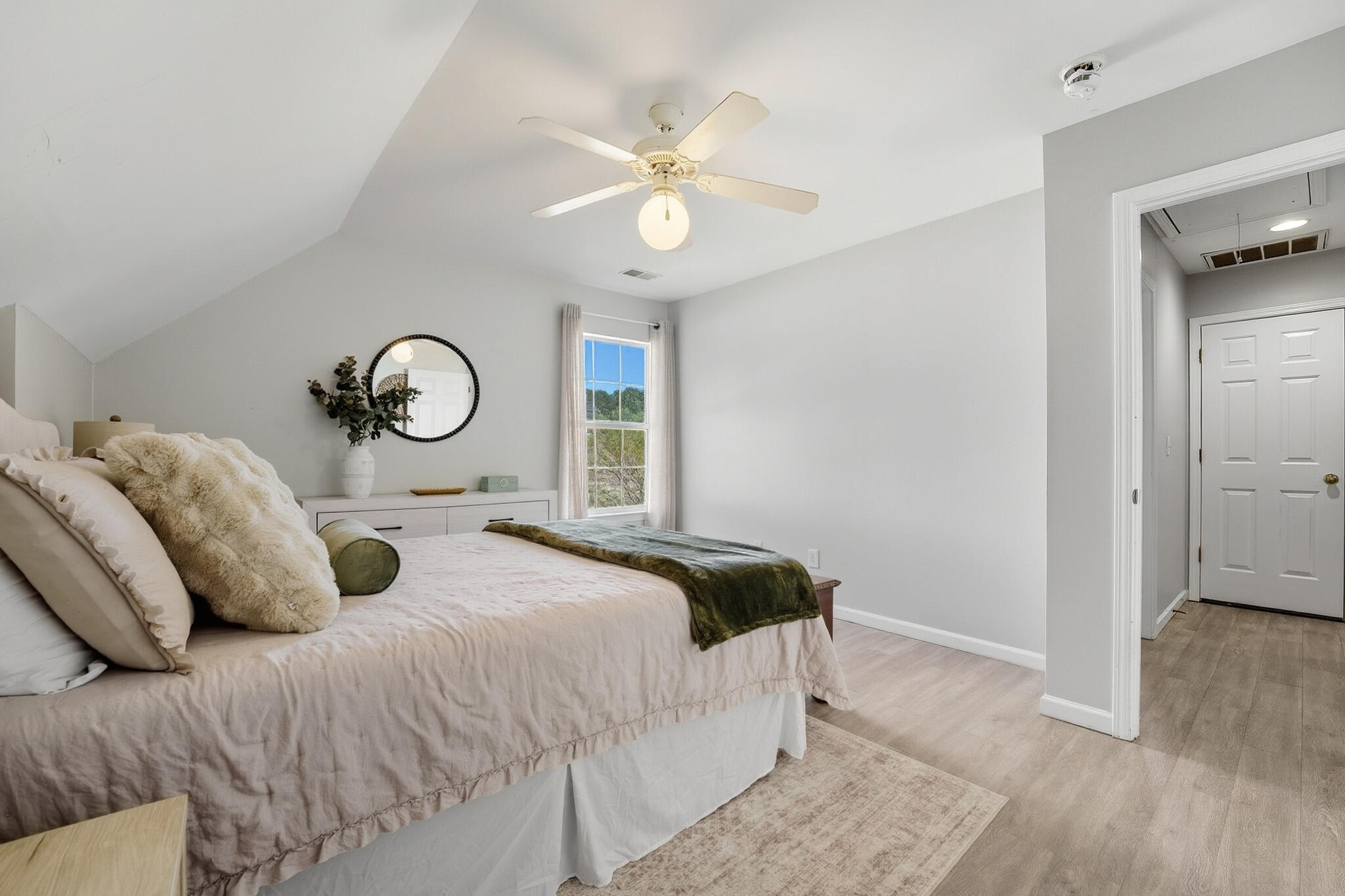 2260 Kings Gate Lane