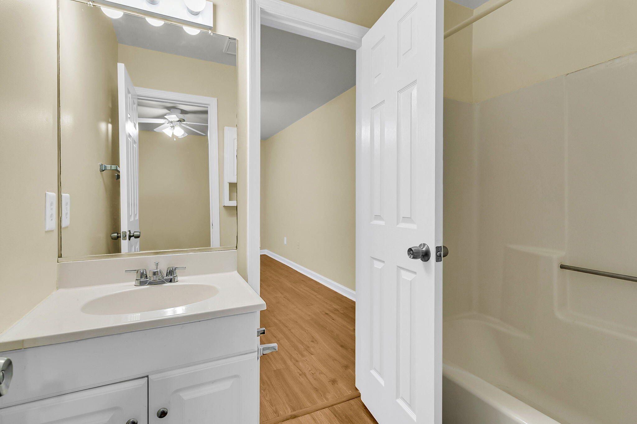 6239 Lucille Drive Drive # D Unit: 17-D