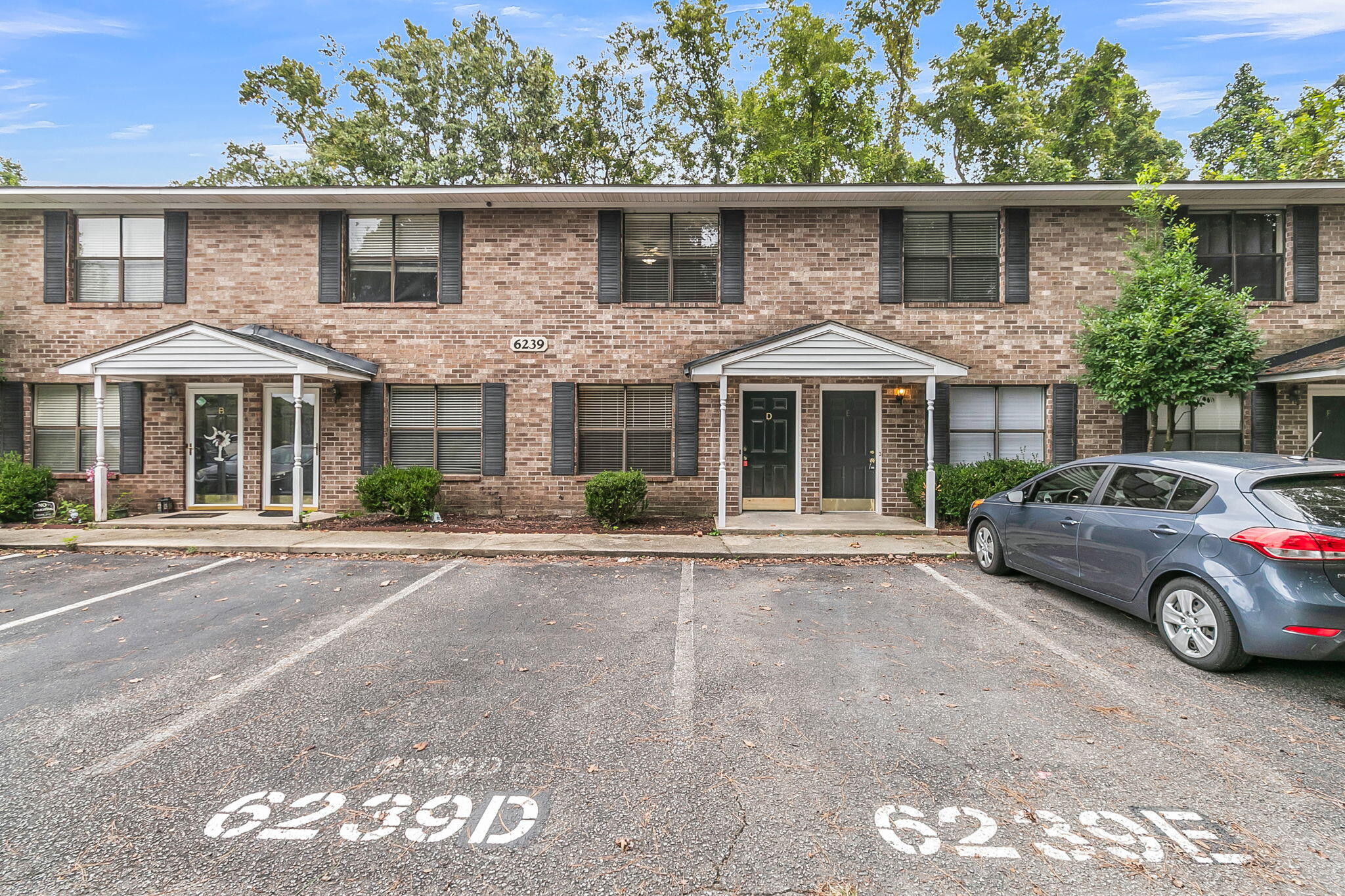 6239 Lucille Drive Drive # D Unit: 17-D