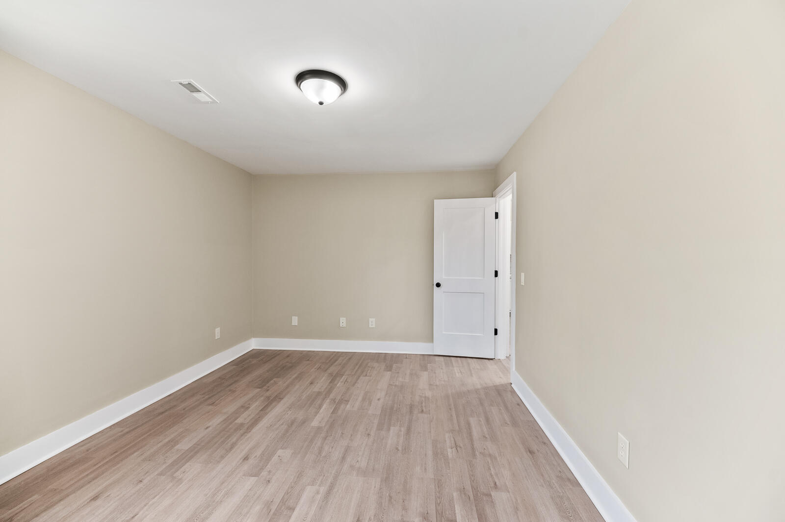 2916 Salamander Creek Lane