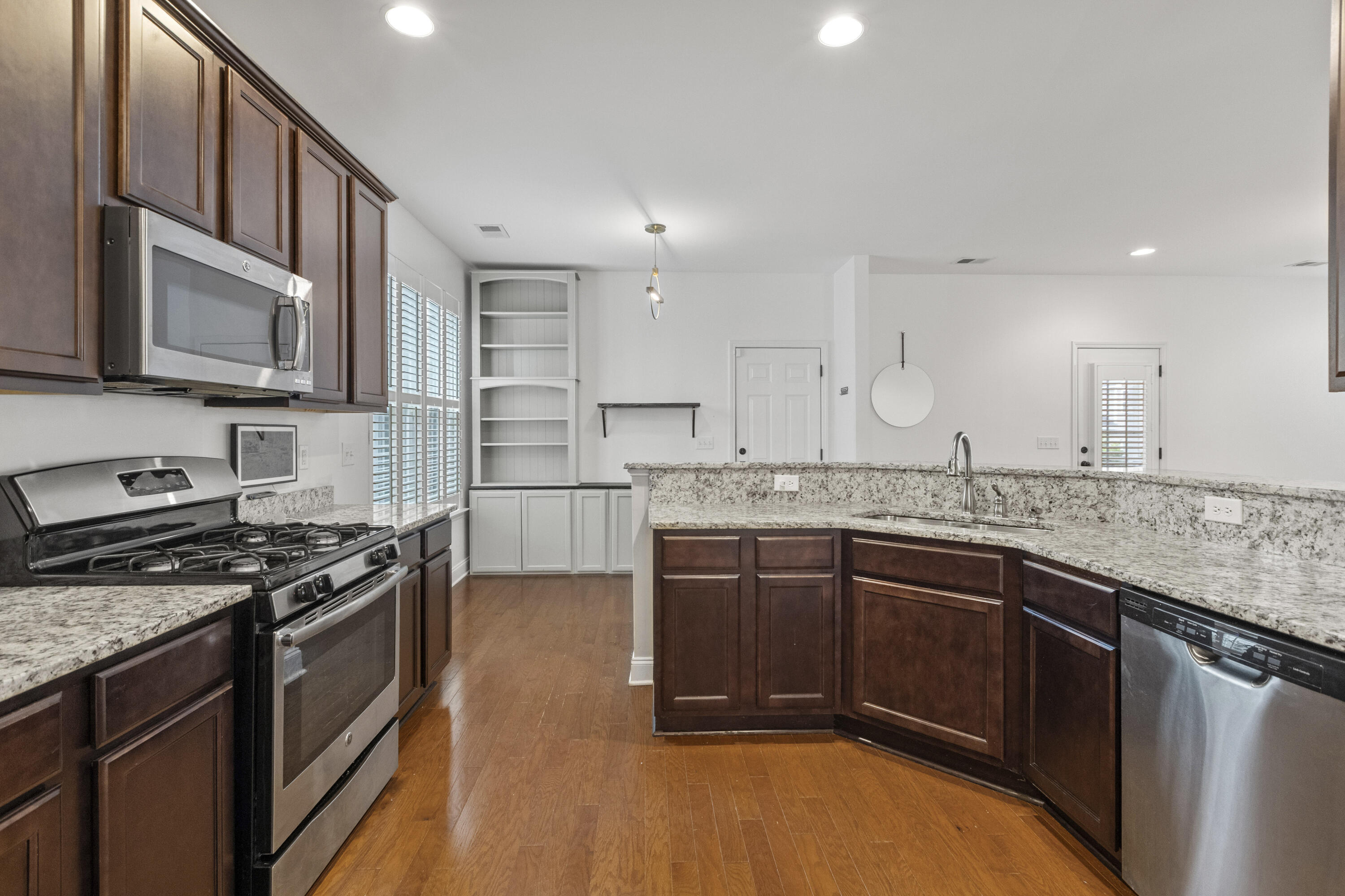 222 Foxbank Plantation Boulevard