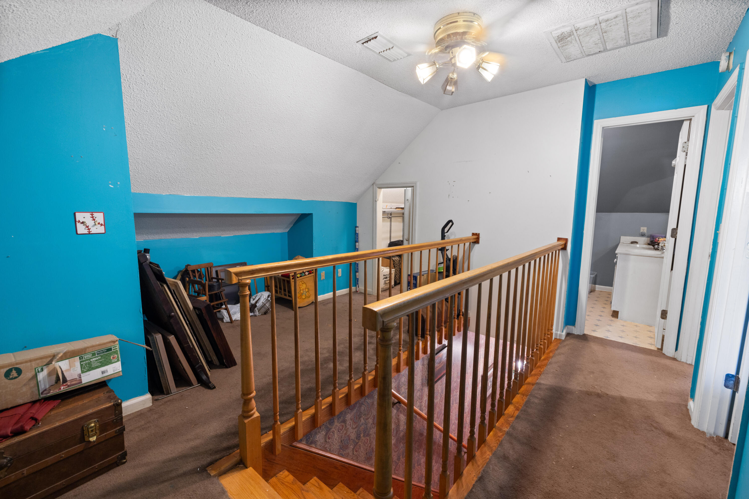 894 W 7th Street, Fairfax