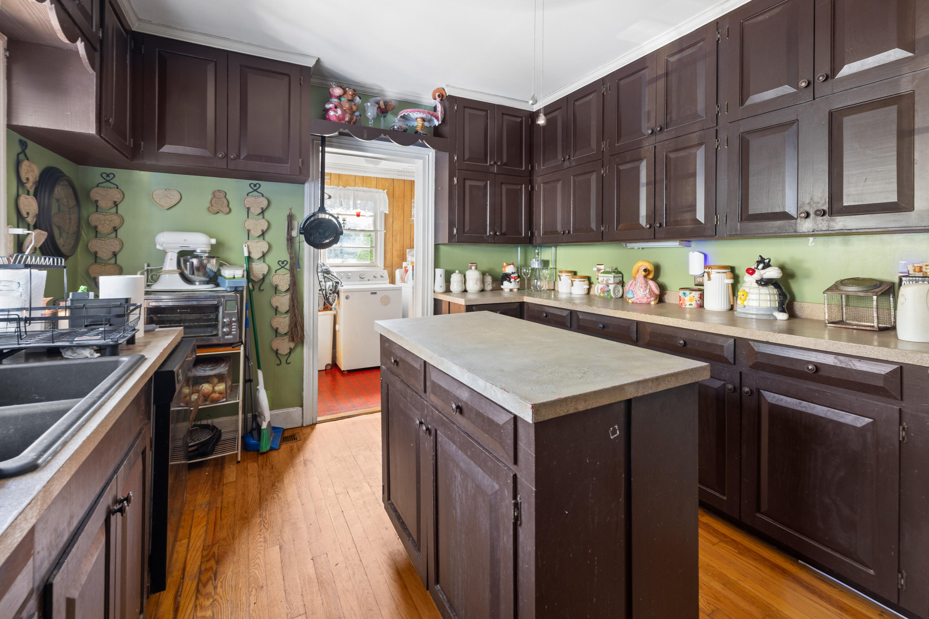 894 W 7th Street, Fairfax